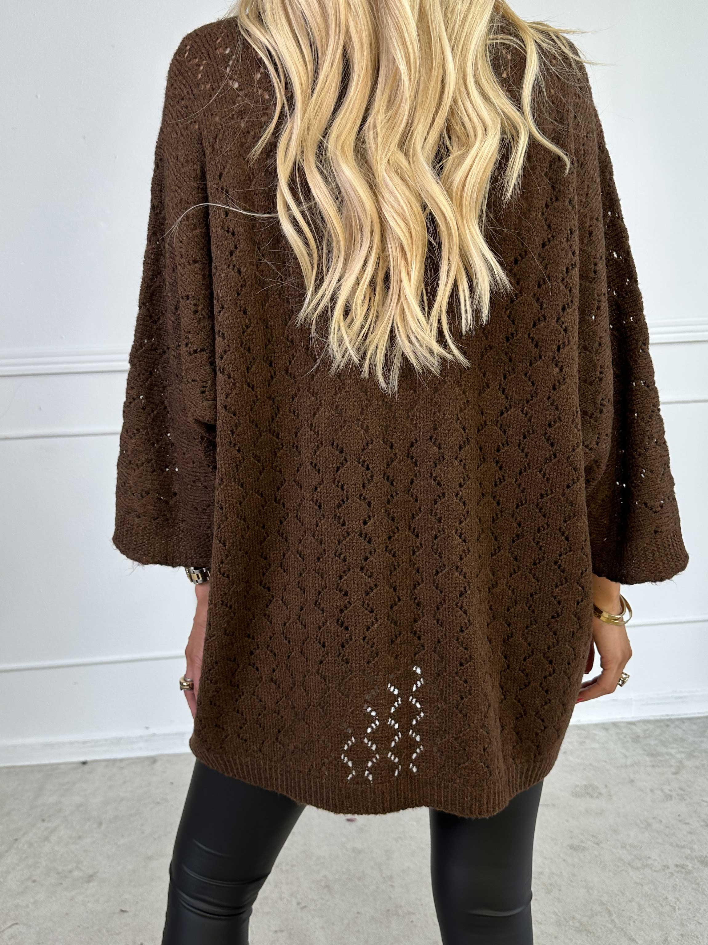 Disa - Stickad tröja med fint hålmönster