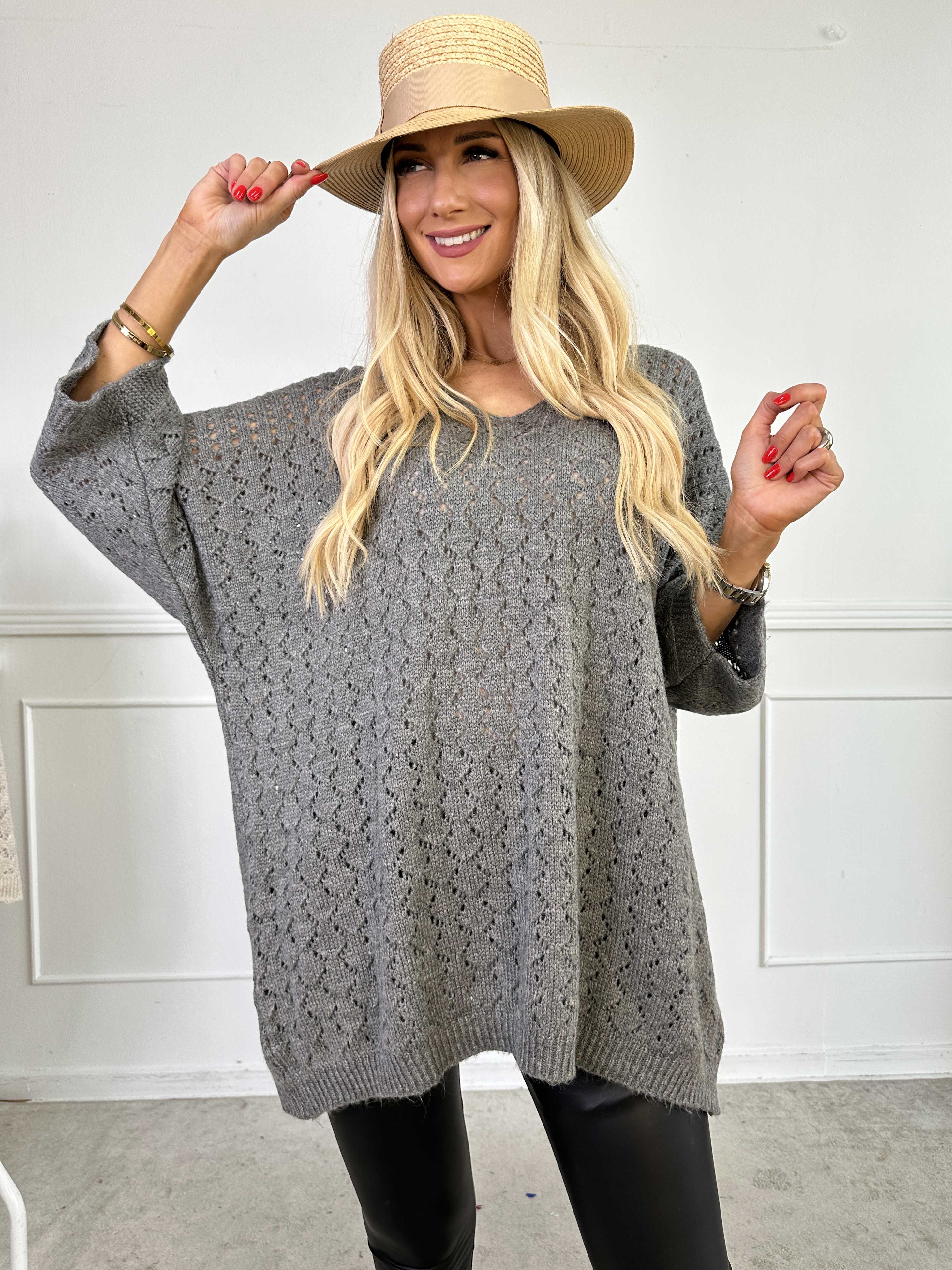 Disa - Stickad tröja med fint hålmönster