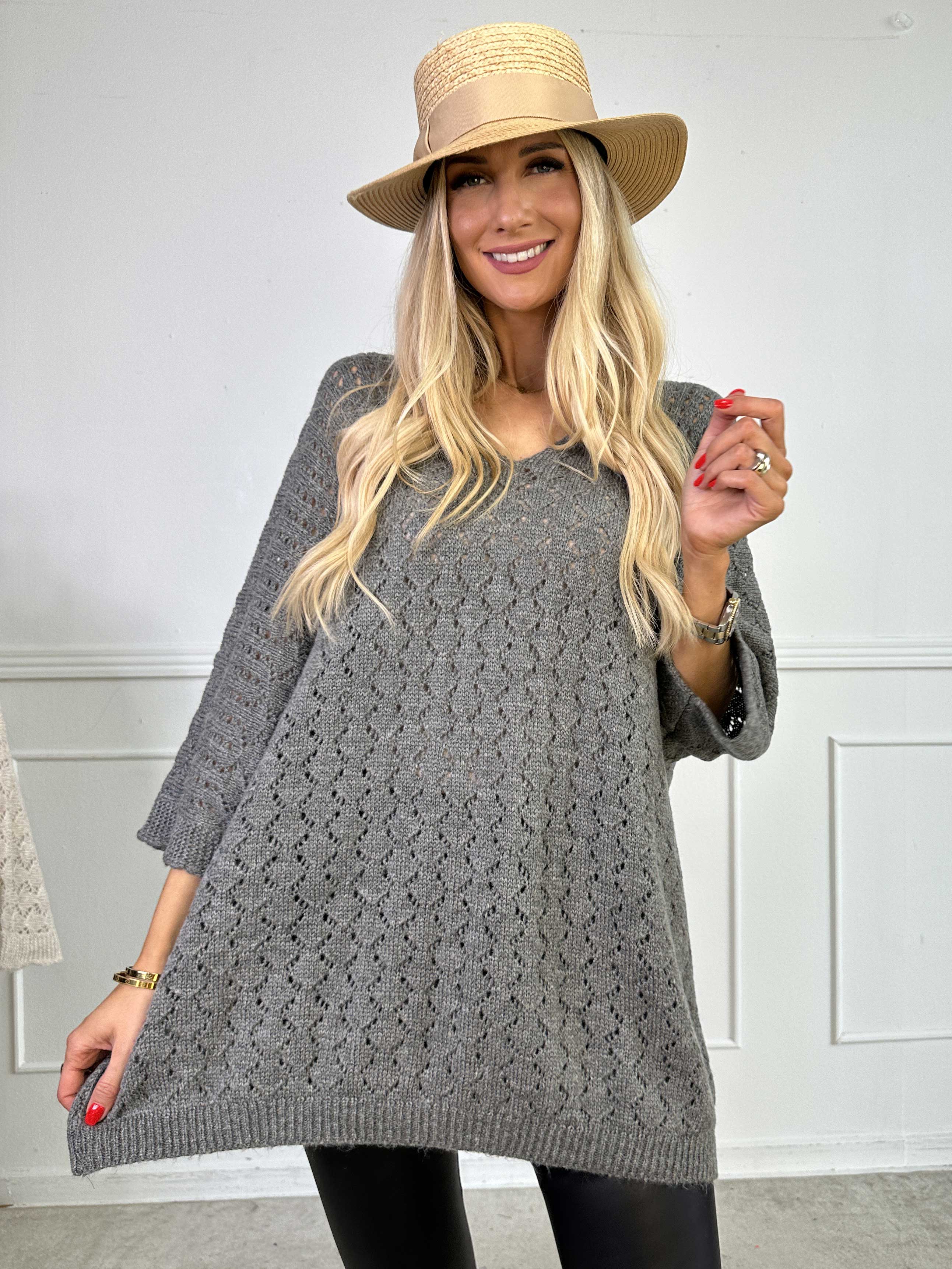 Disa - Stickad tröja med fint hålmönster