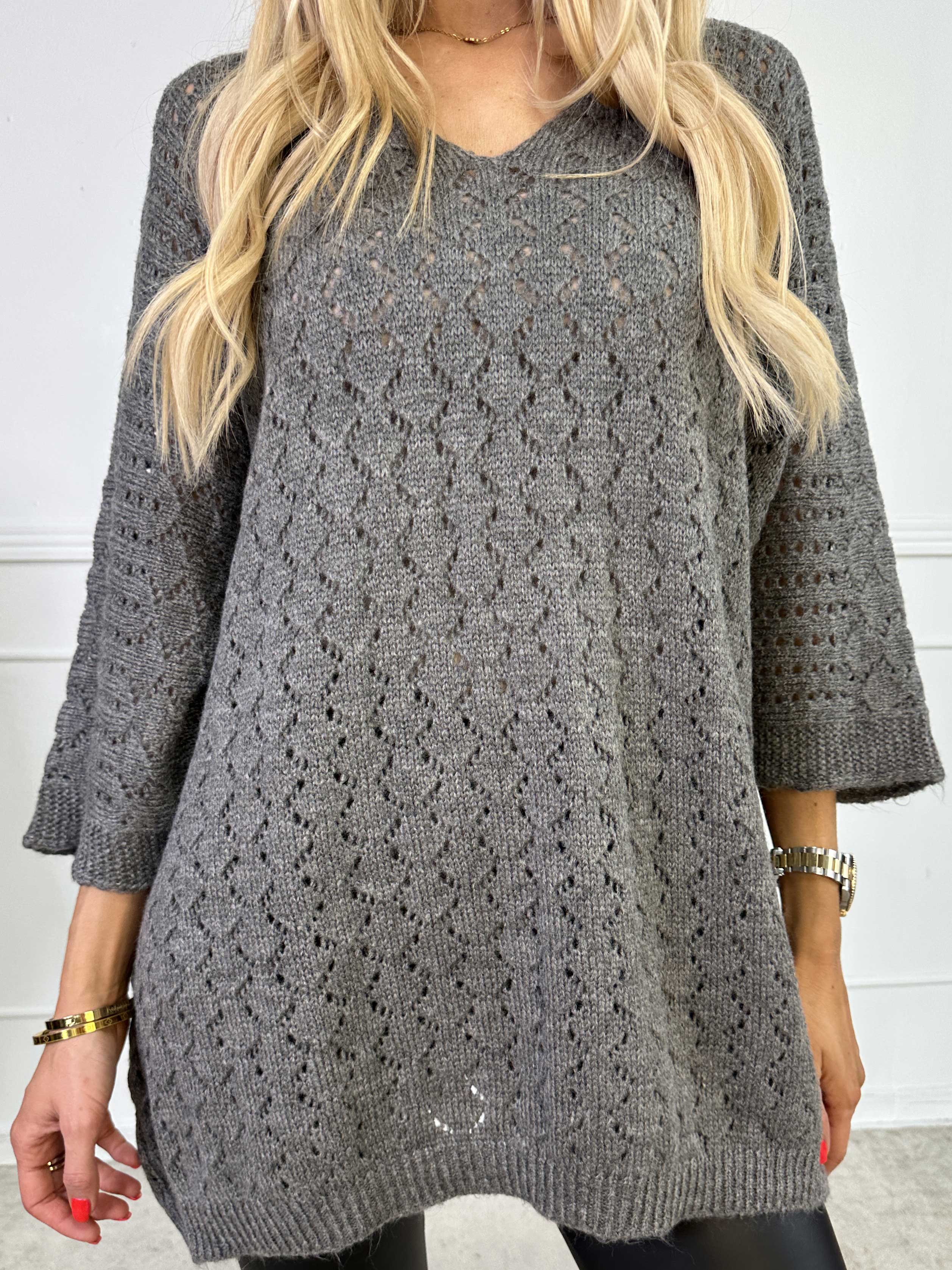 Disa - Stickad tröja med fint hålmönster