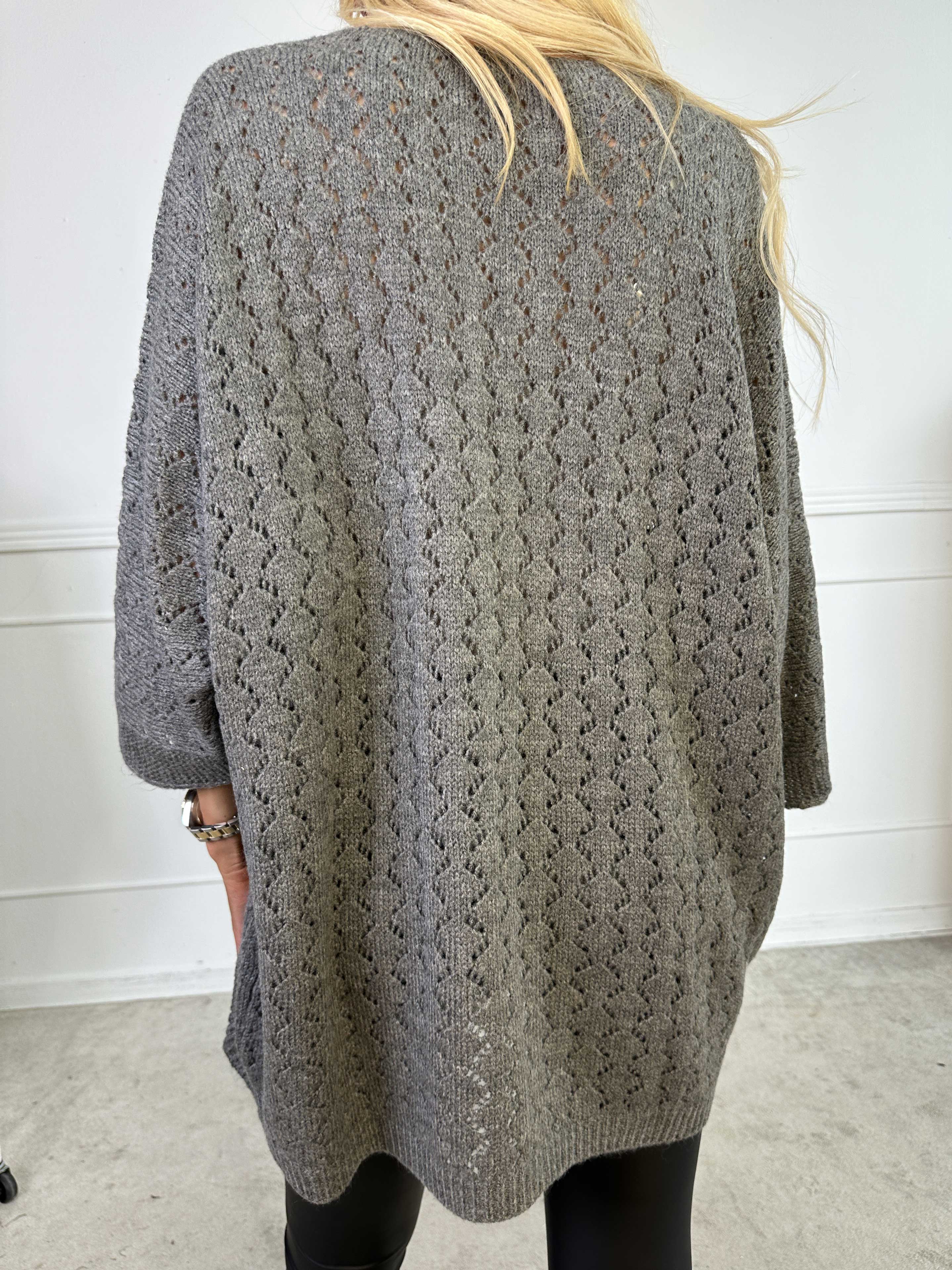 Disa - Stickad tröja med fint hålmönster