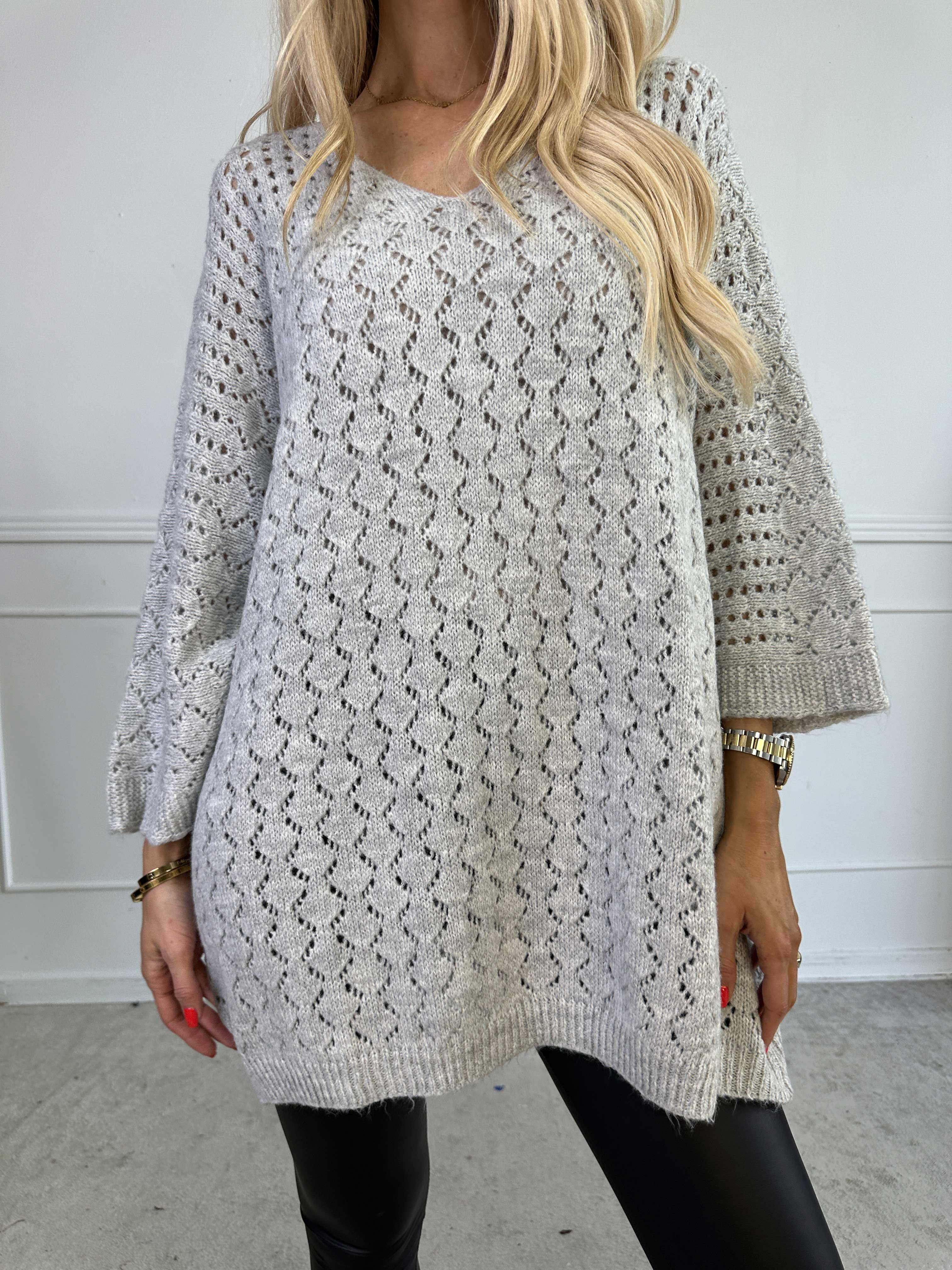 Disa - Stickad tröja med fint hålmönster