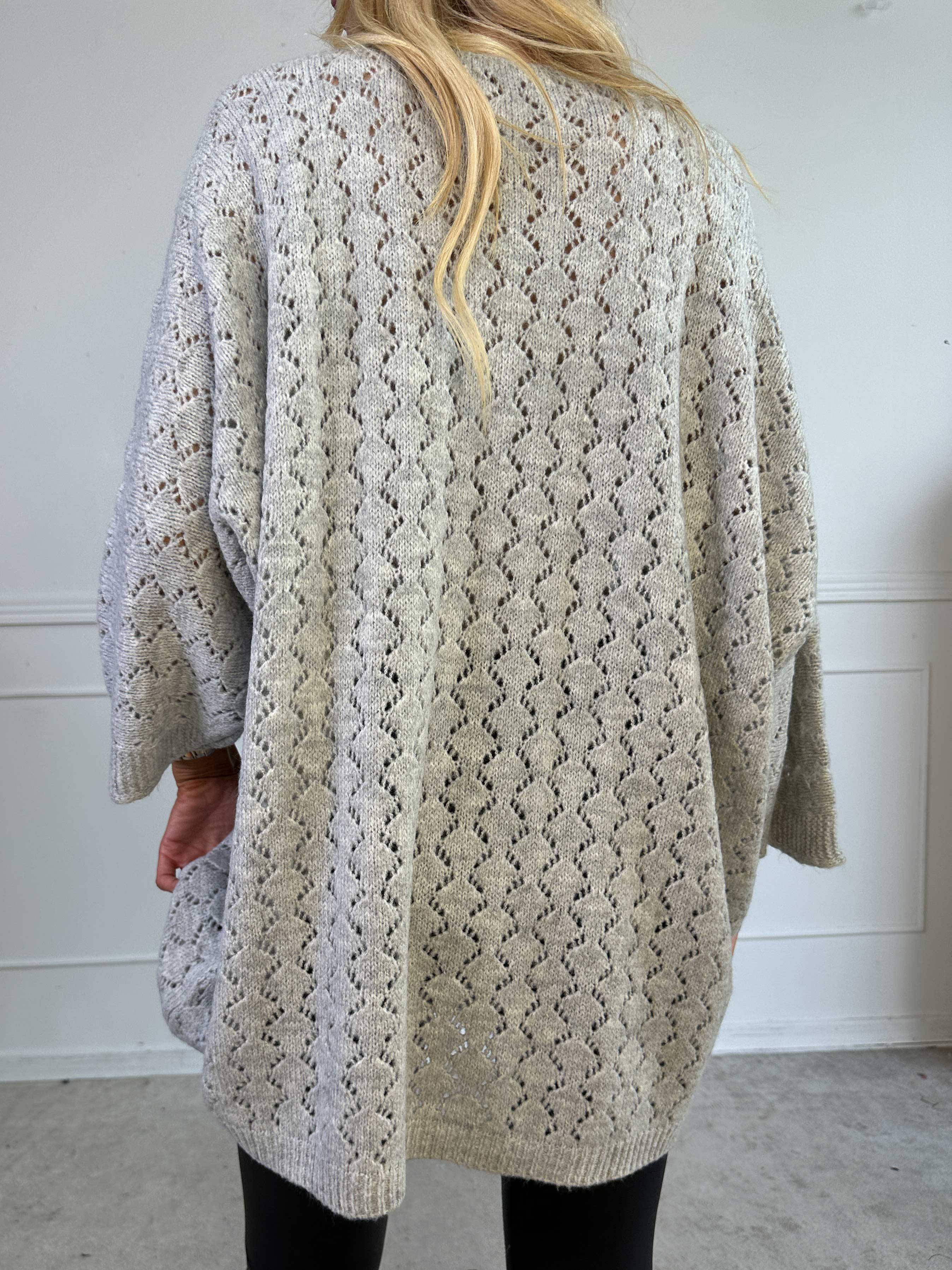 Disa - Stickad tröja med fint hålmönster