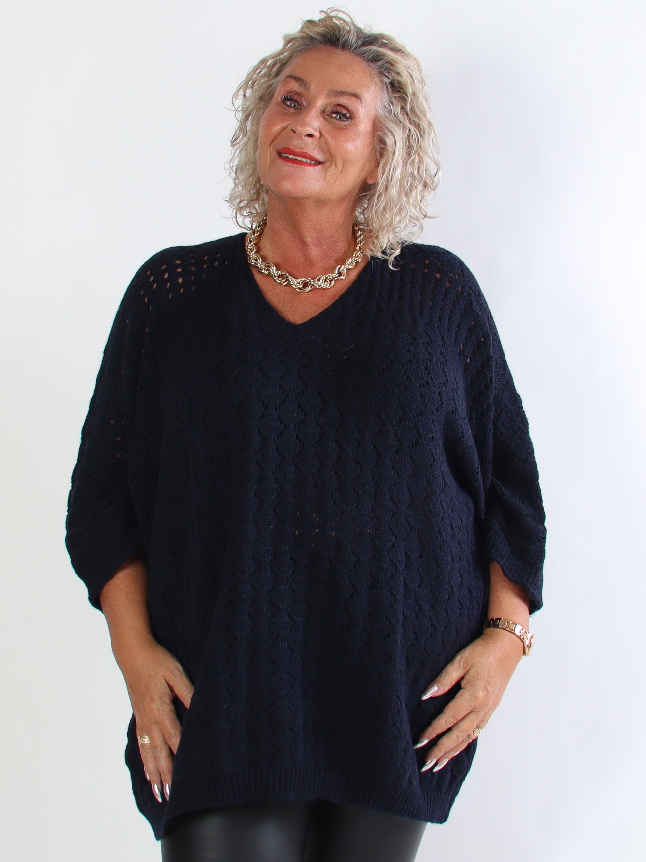 Disa - Stickad plus size tröja med fint hålmönster