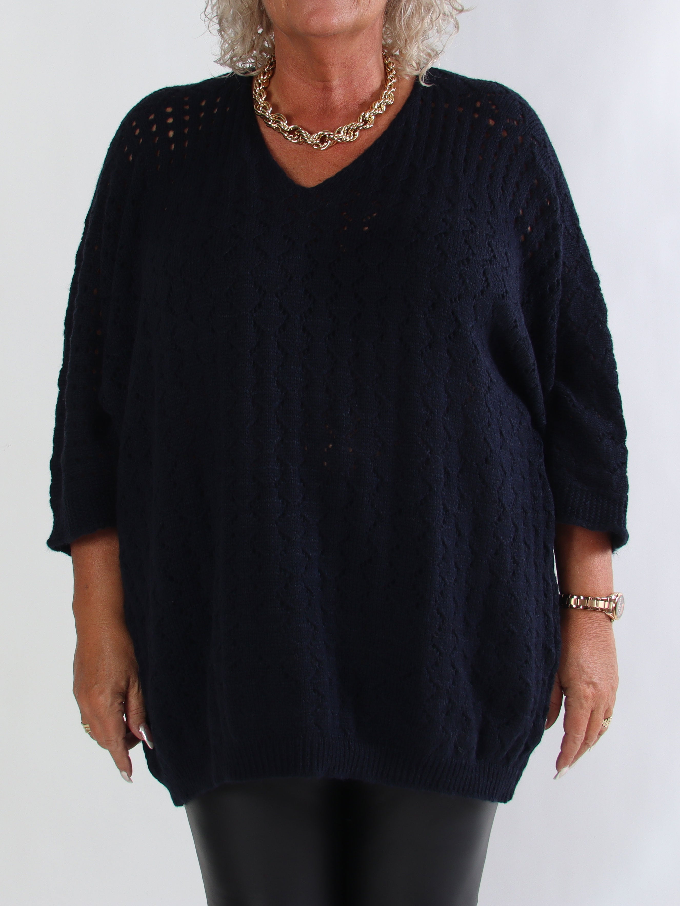 Disa - Stickad plus size tröja med fint hålmönster