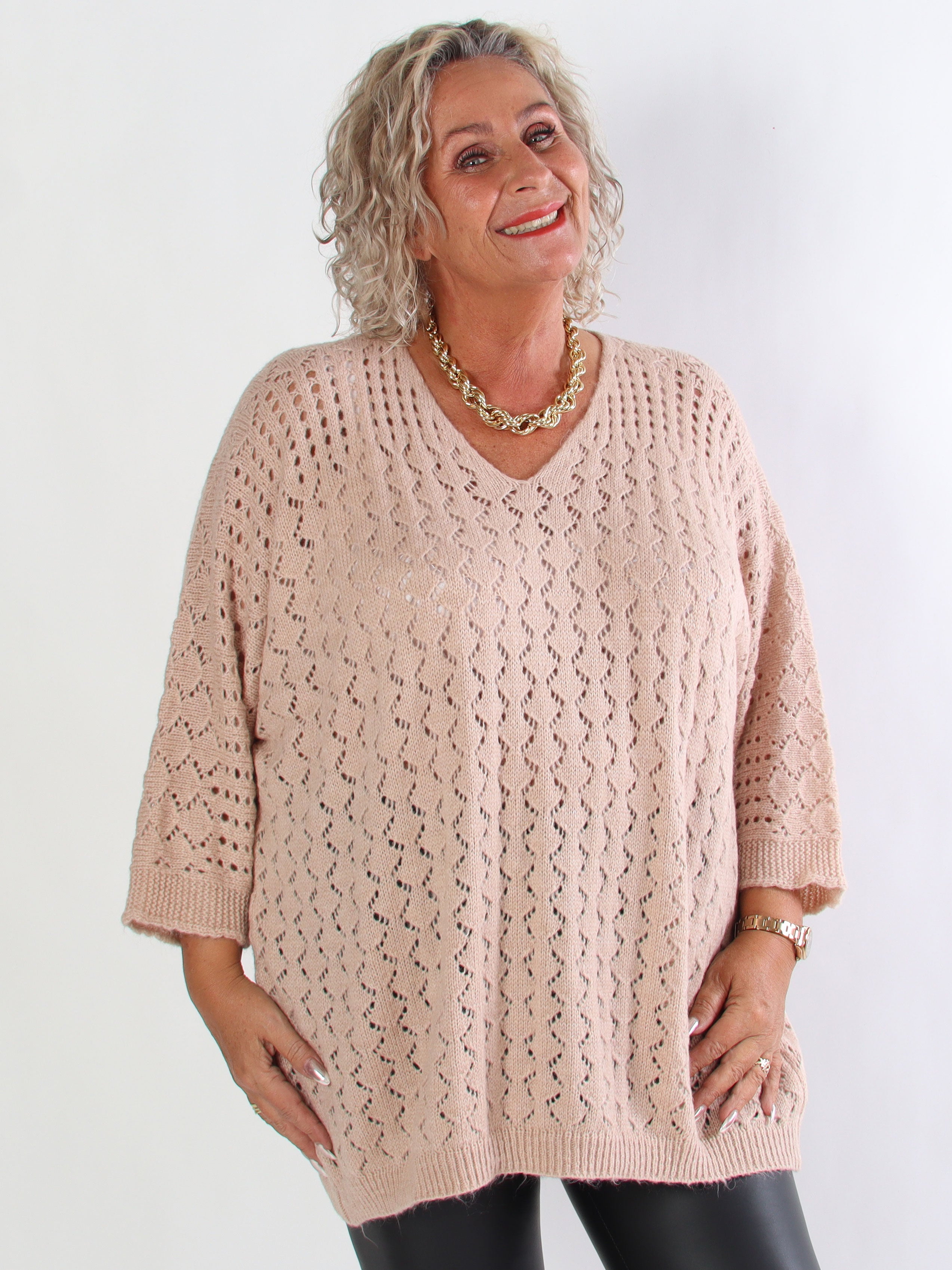 Disa - Stickad plus size tröja med fint hålmönster