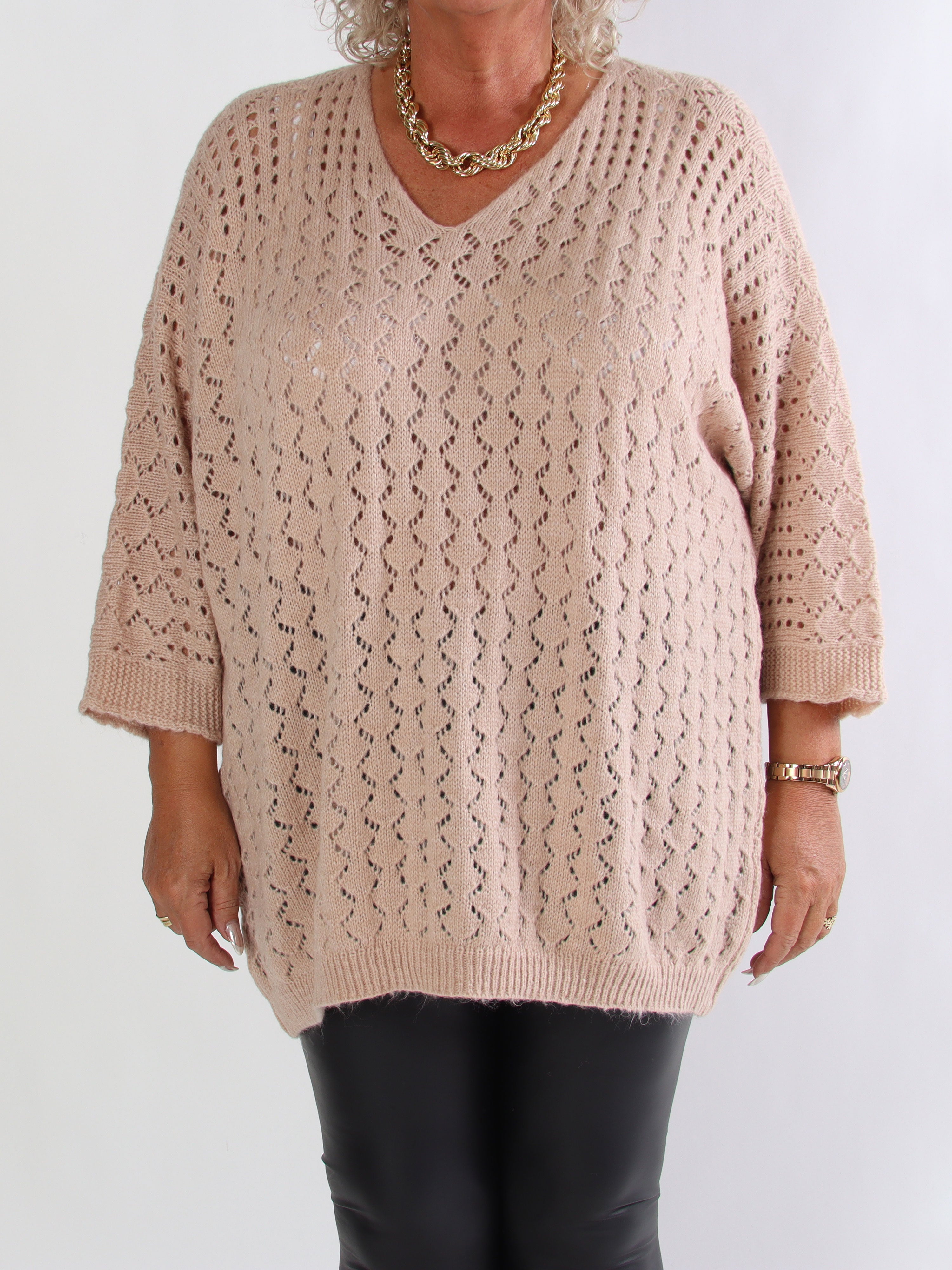 Disa - Stickad plus size tröja med fint hålmönster