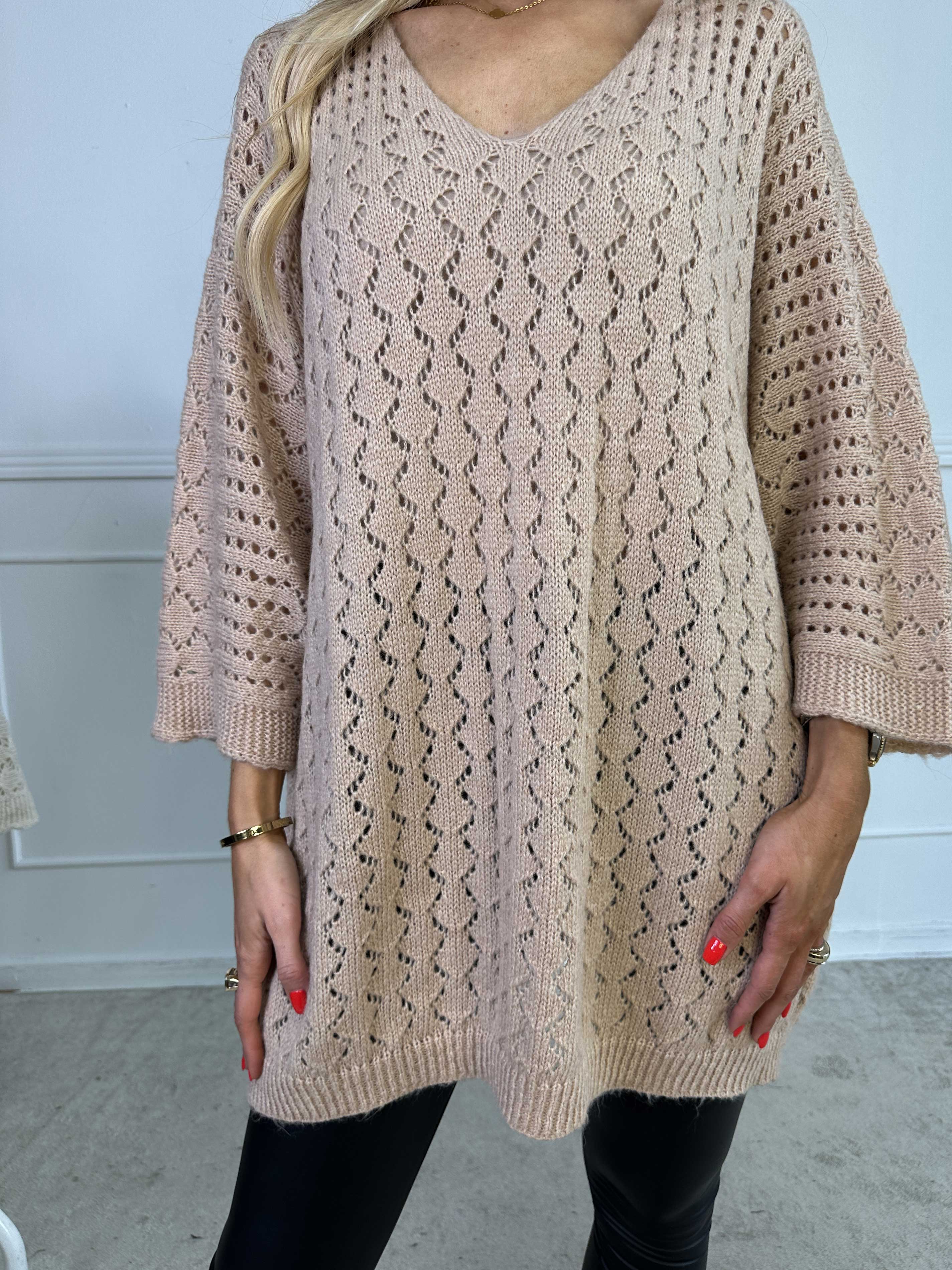 Disa - Stickad tröja med fint hålmönster