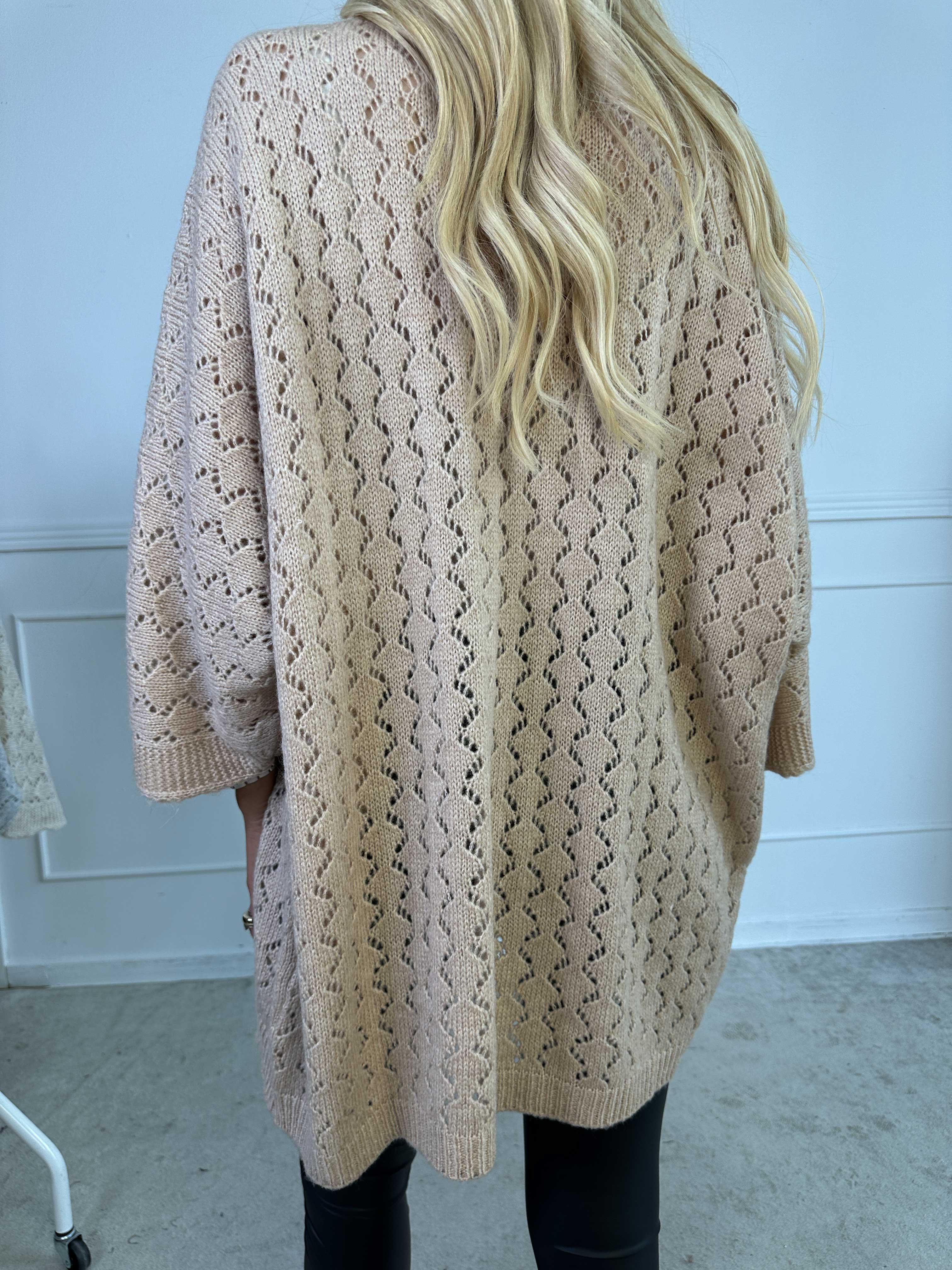 Disa - Stickad tröja med fint hålmönster