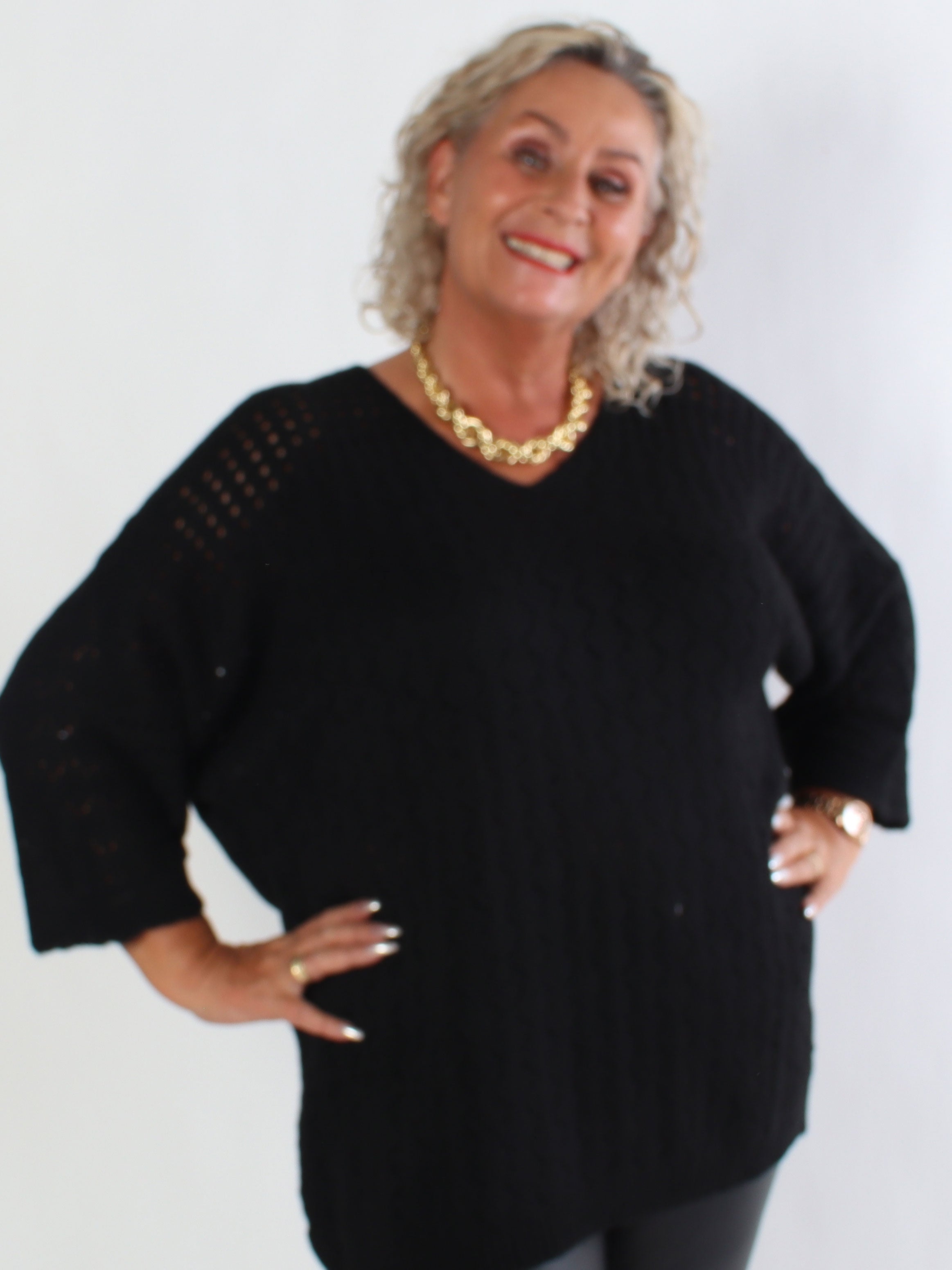 Disa - Stickad plus size tröja med fint hålmönster