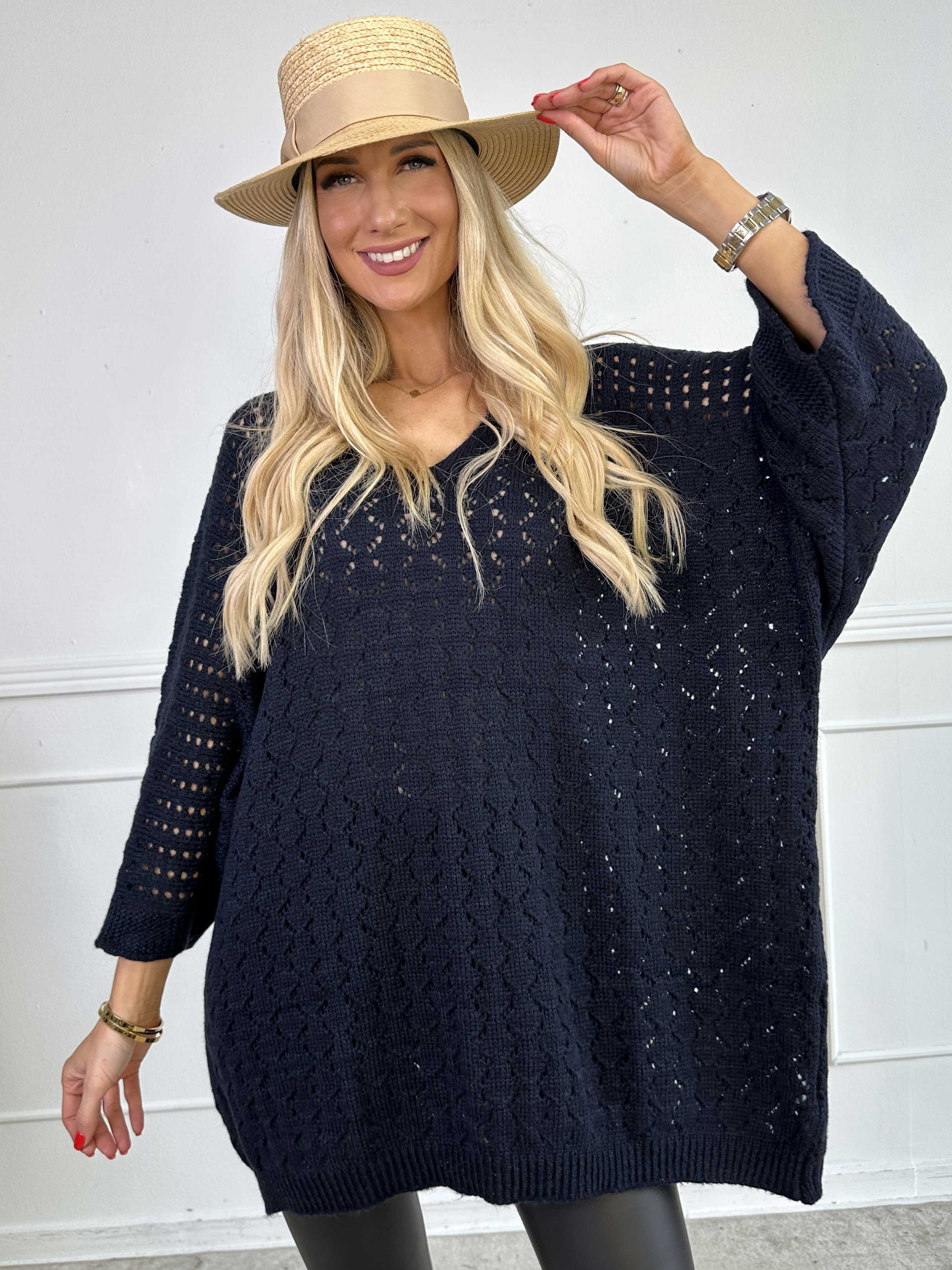 Disa - Stickad tröja med fint hålmönster