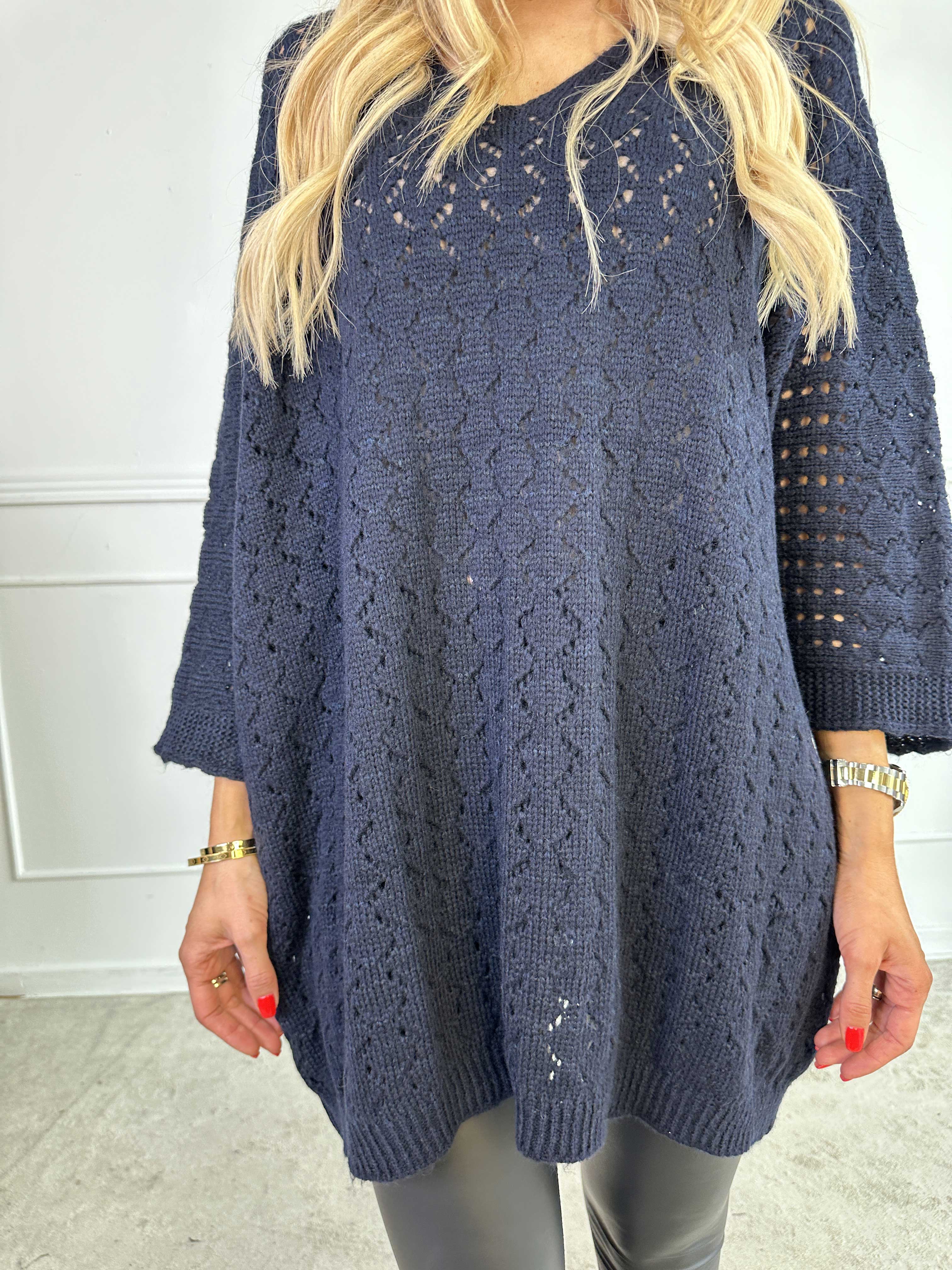 Disa - Stickad tröja med fint hålmönster