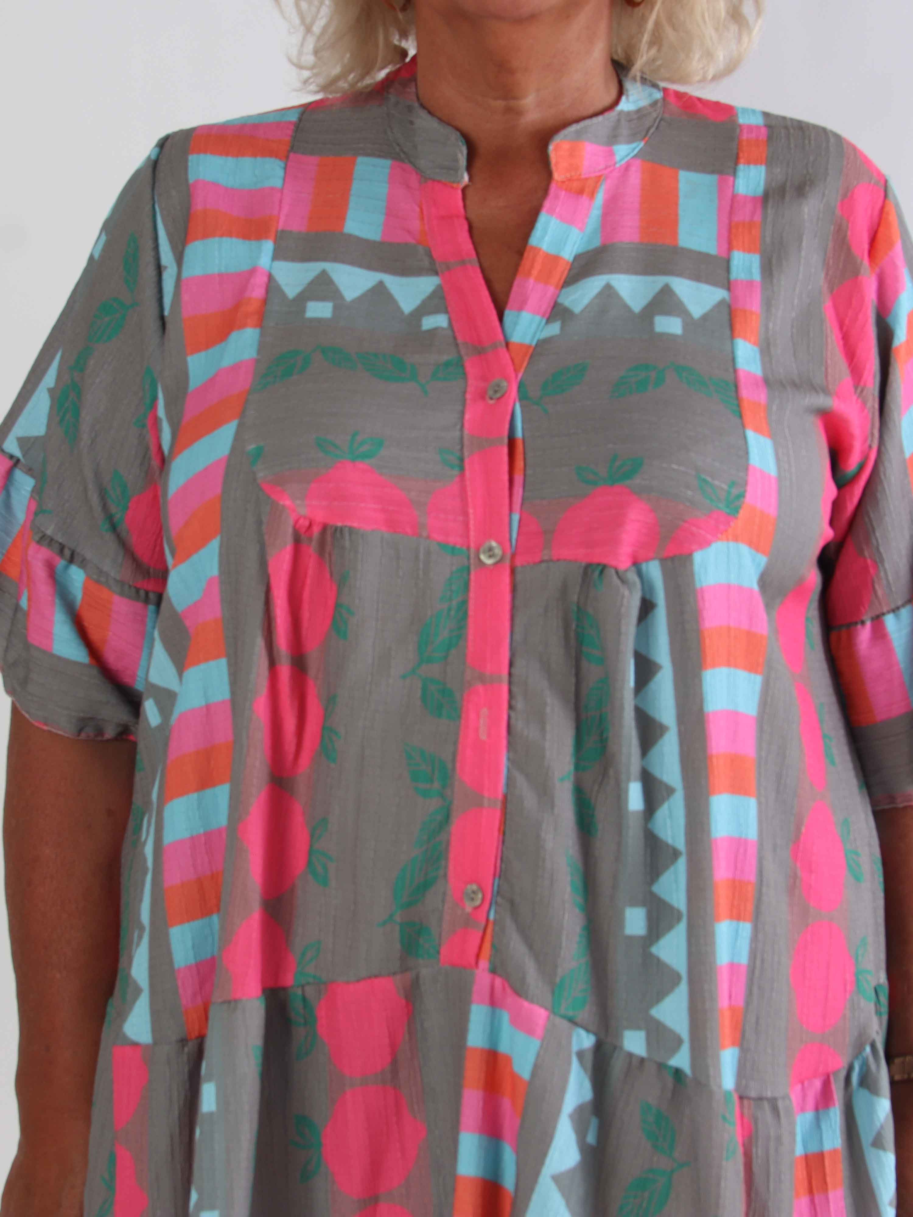 Dizzy - Mönstrad klänning i viskos med knappar vid bysten