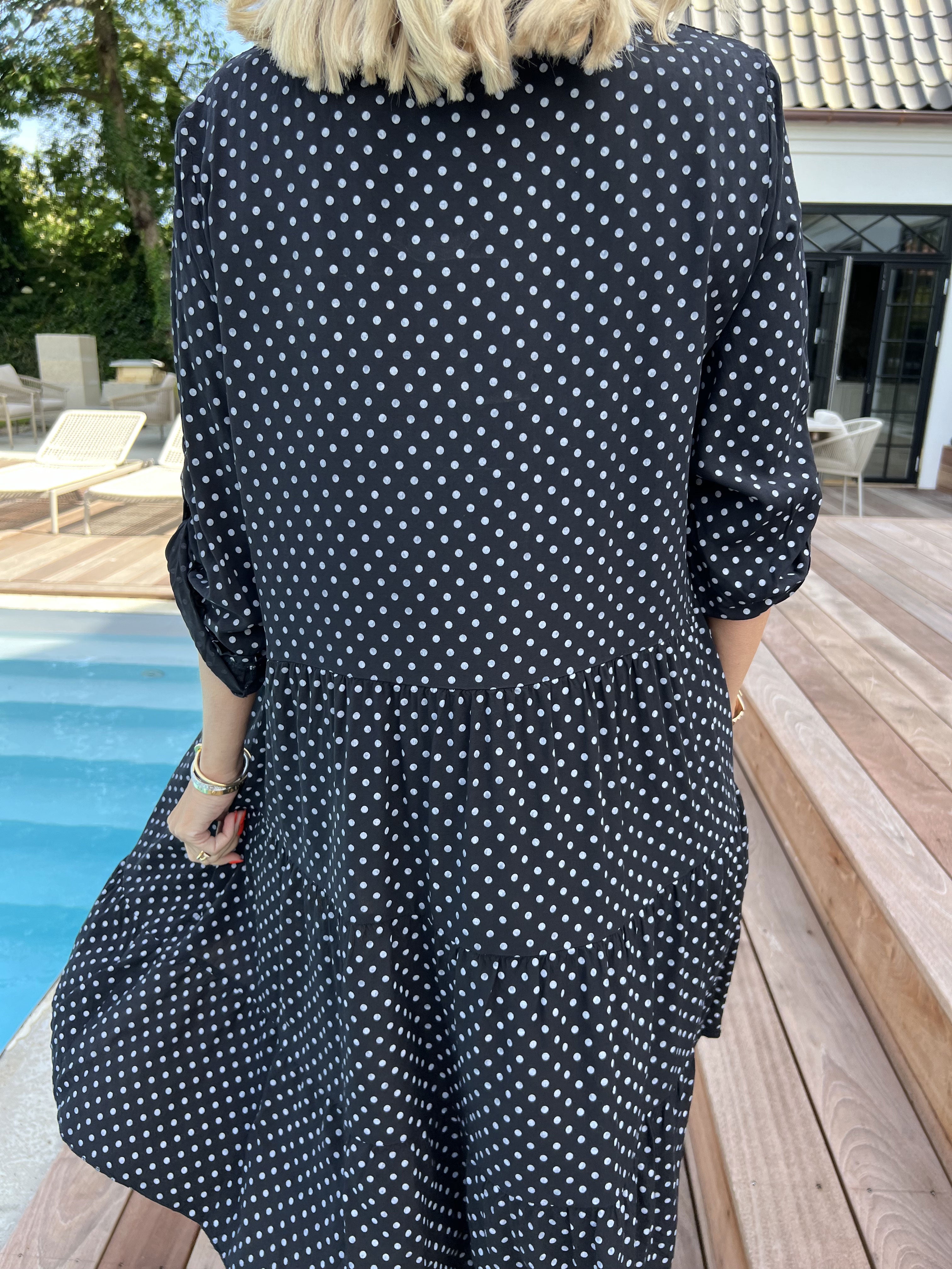 Dotti Short - Klänning med lager på lager-look i viskos