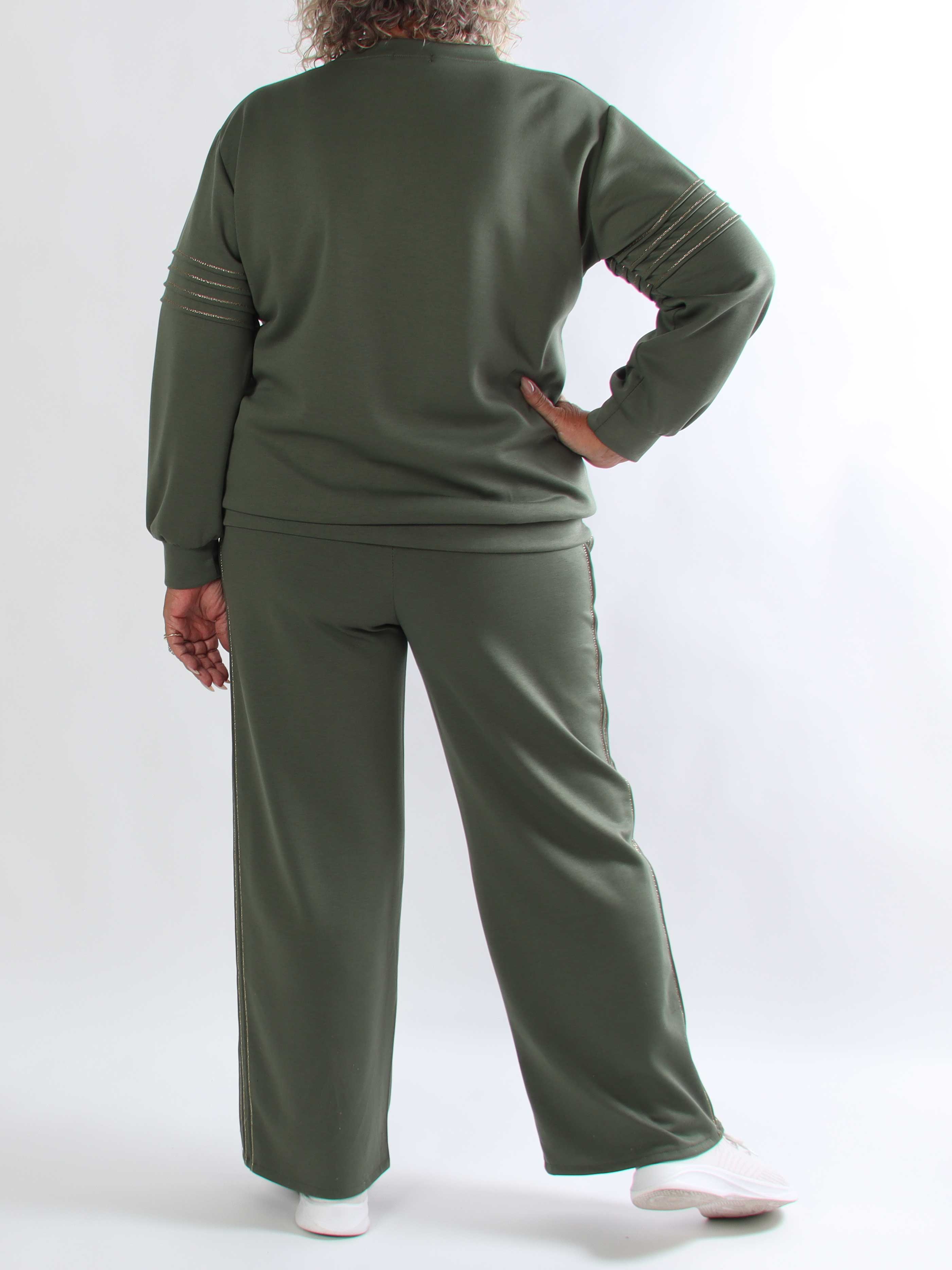 Dream – Mjukt plus size träningsoverallset i viskos med eleganta gulddetaljer