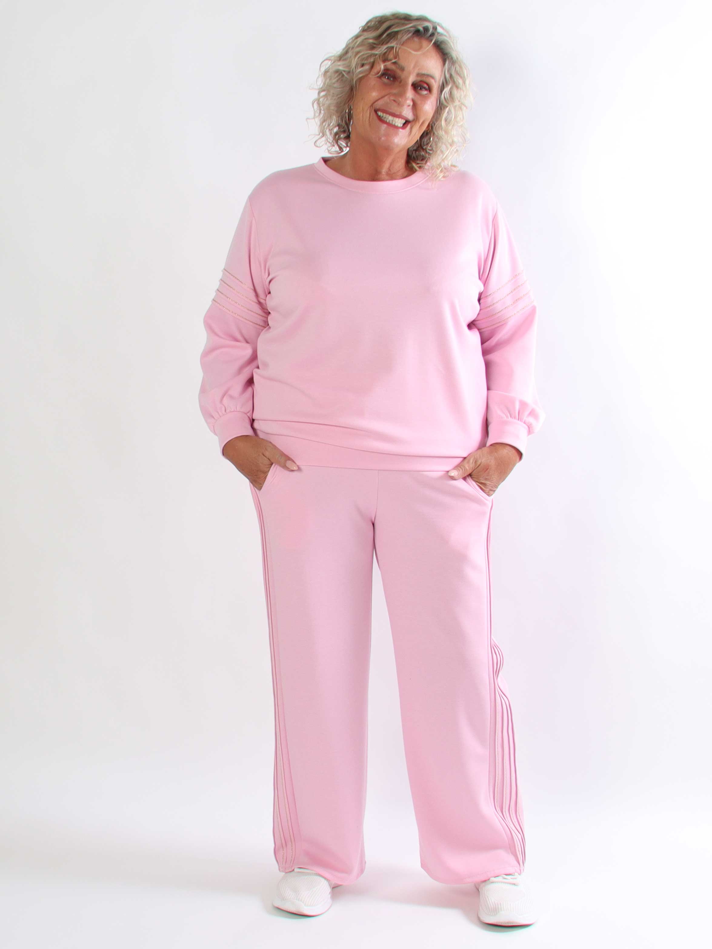 Dream – Mjukt plus size träningsoverallset i viskos med eleganta gulddetaljer