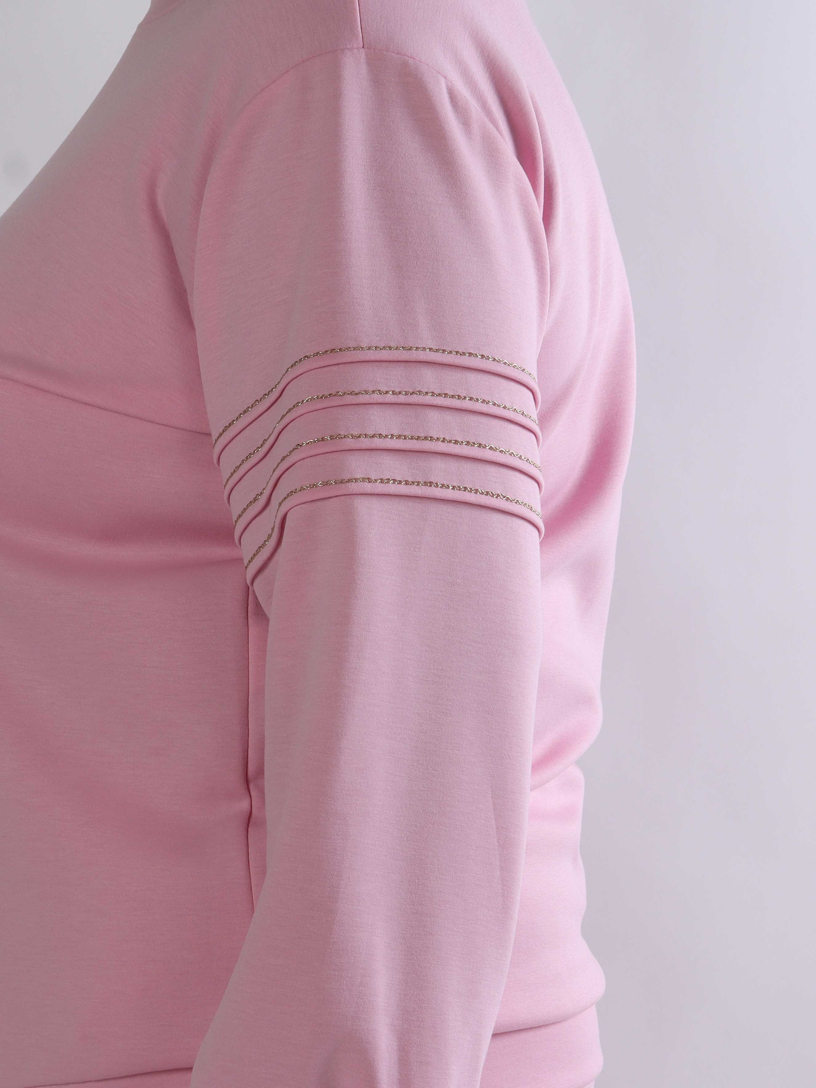 Dream – Mjukt plus size träningsoverallset i viskos med eleganta gulddetaljer