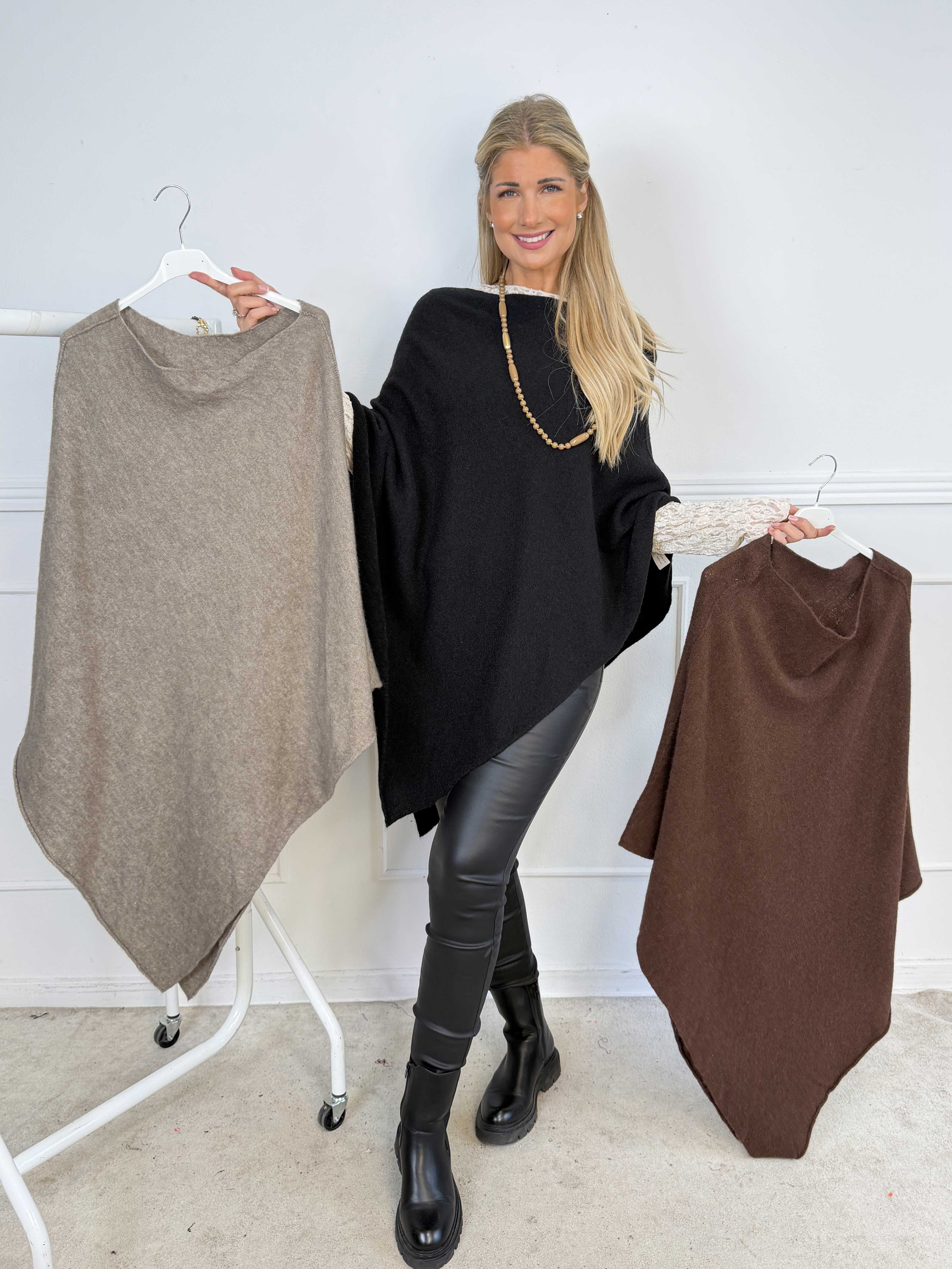 Duff - Söt och elegant poncho i en enkel, enfärgad design och snygg trekantsform