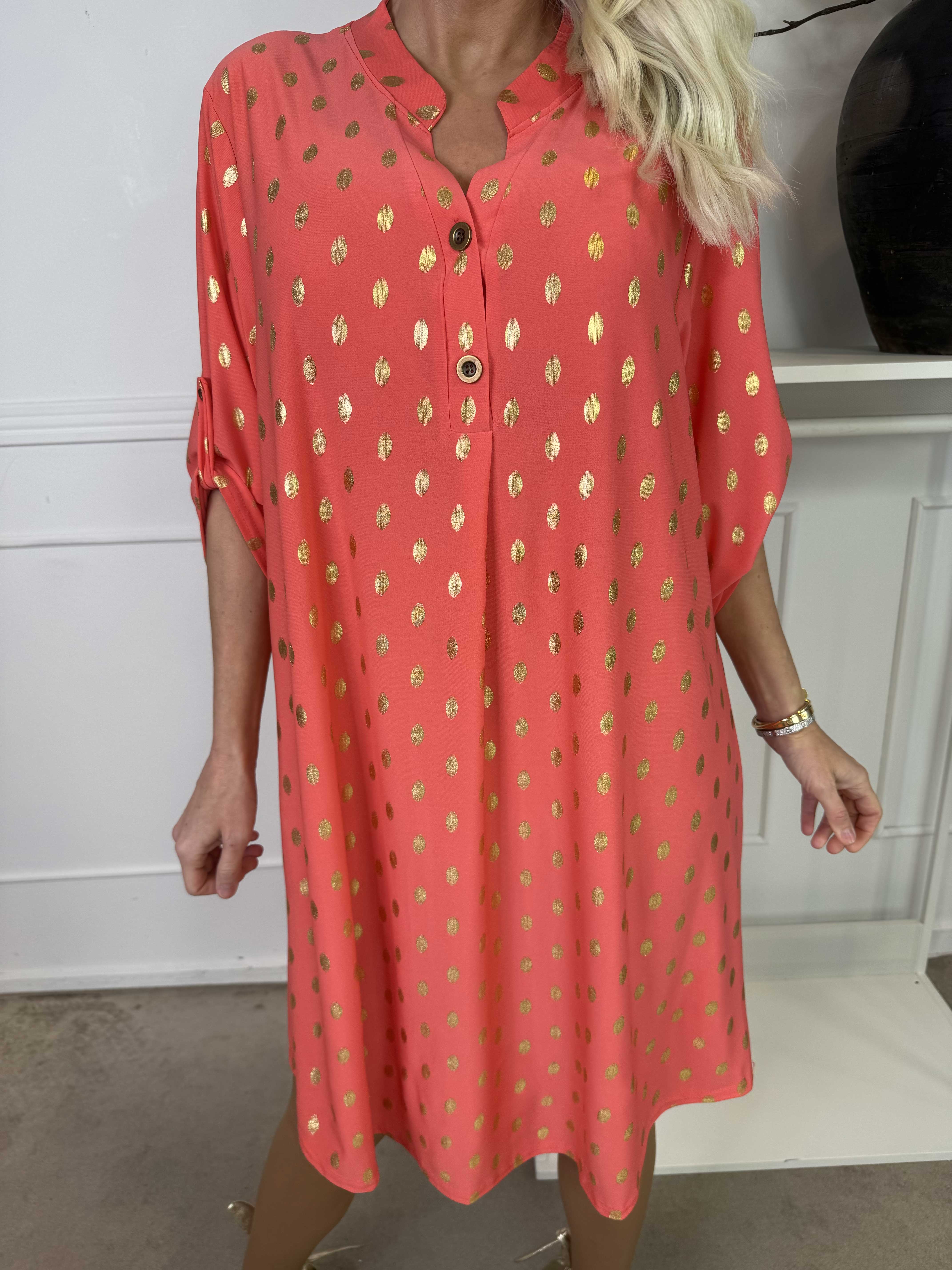 Ebba Gold Long - Elastisk klänning med guldprickar