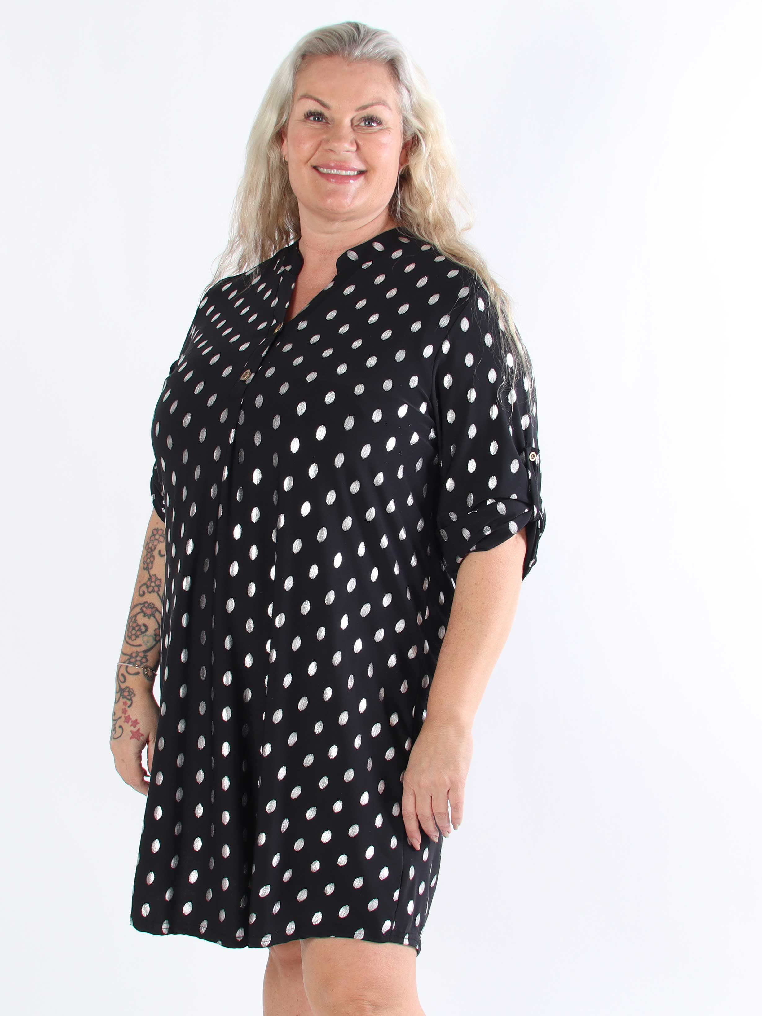 Ebba Silver Long - Elastisk plus size-klänning med silverprickar