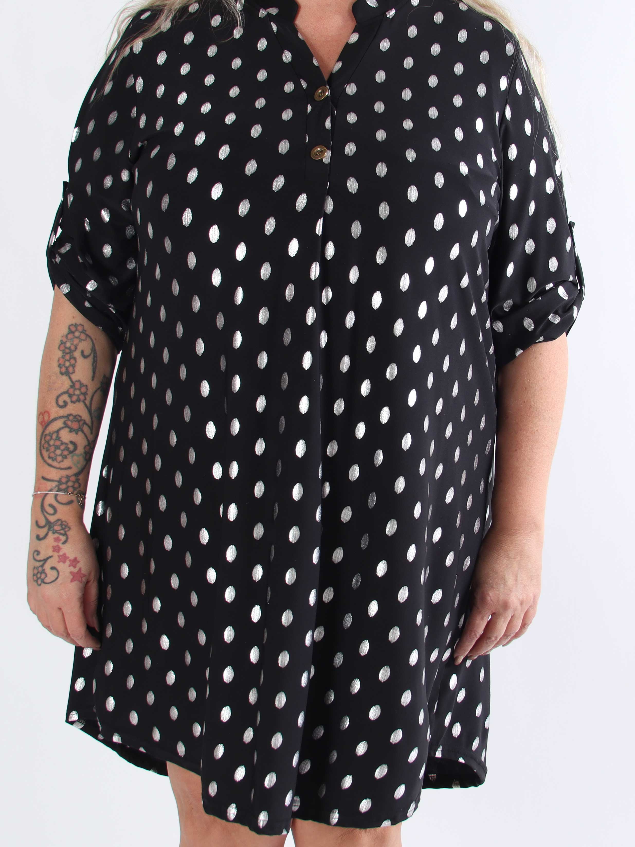 Ebba Silver Long - Elastisk plus size-klänning med silverprickar