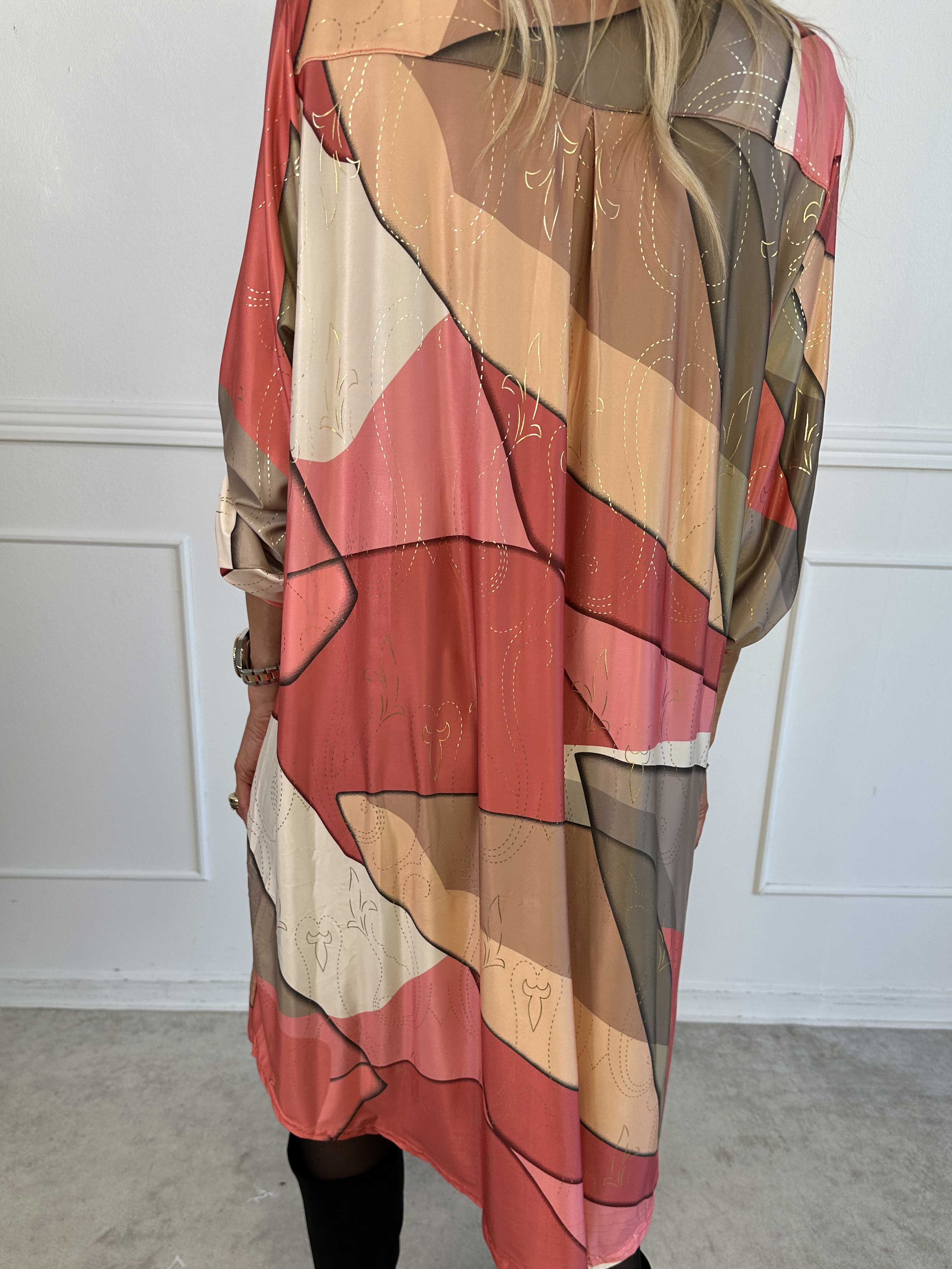 Ebba Abstract Long - Flerfärgad elastisk klänning med fint guldmönster