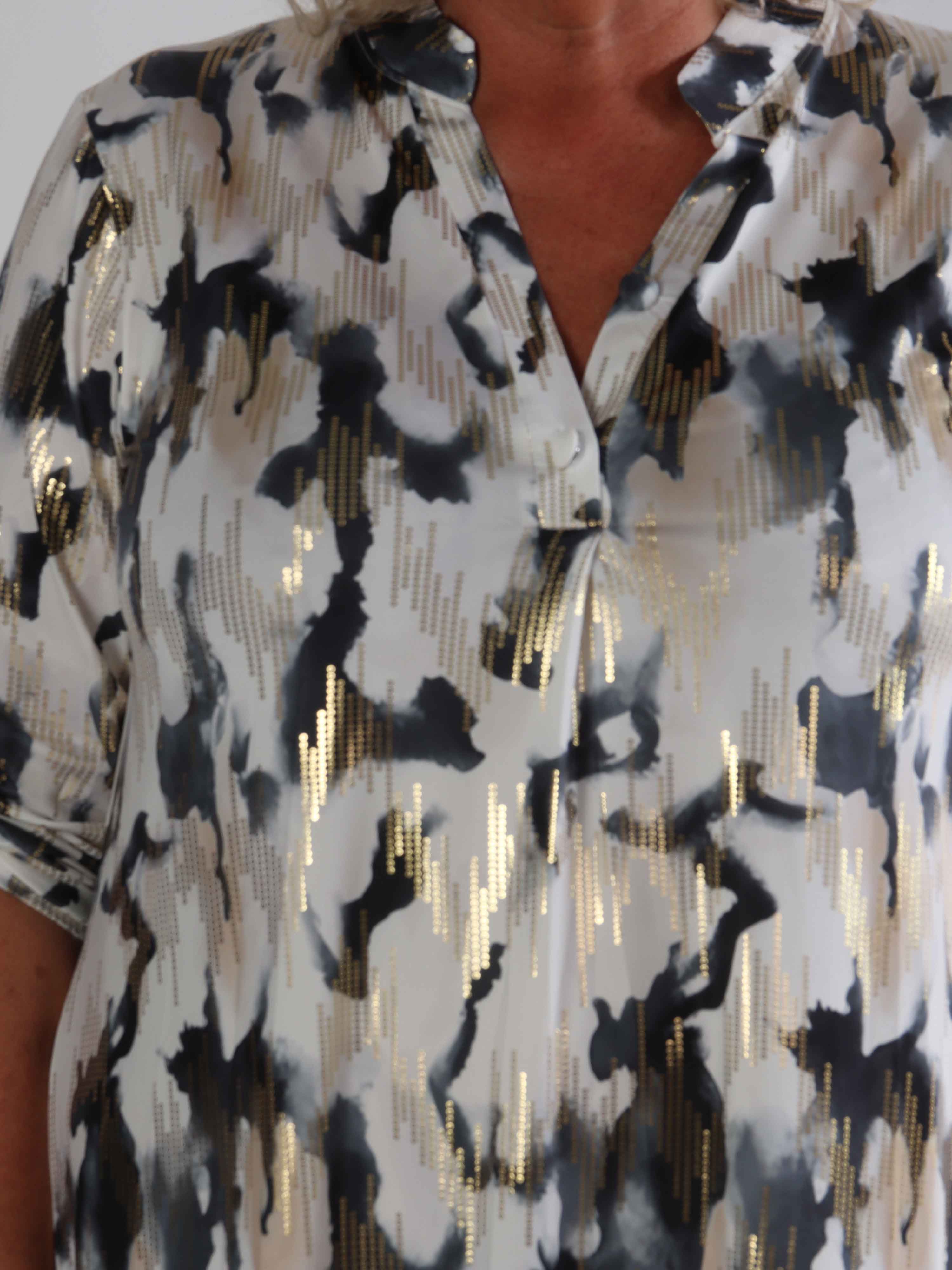 Ebba Batik Long - Elastisk flerfärgad plus size klänning med gulddetaljer