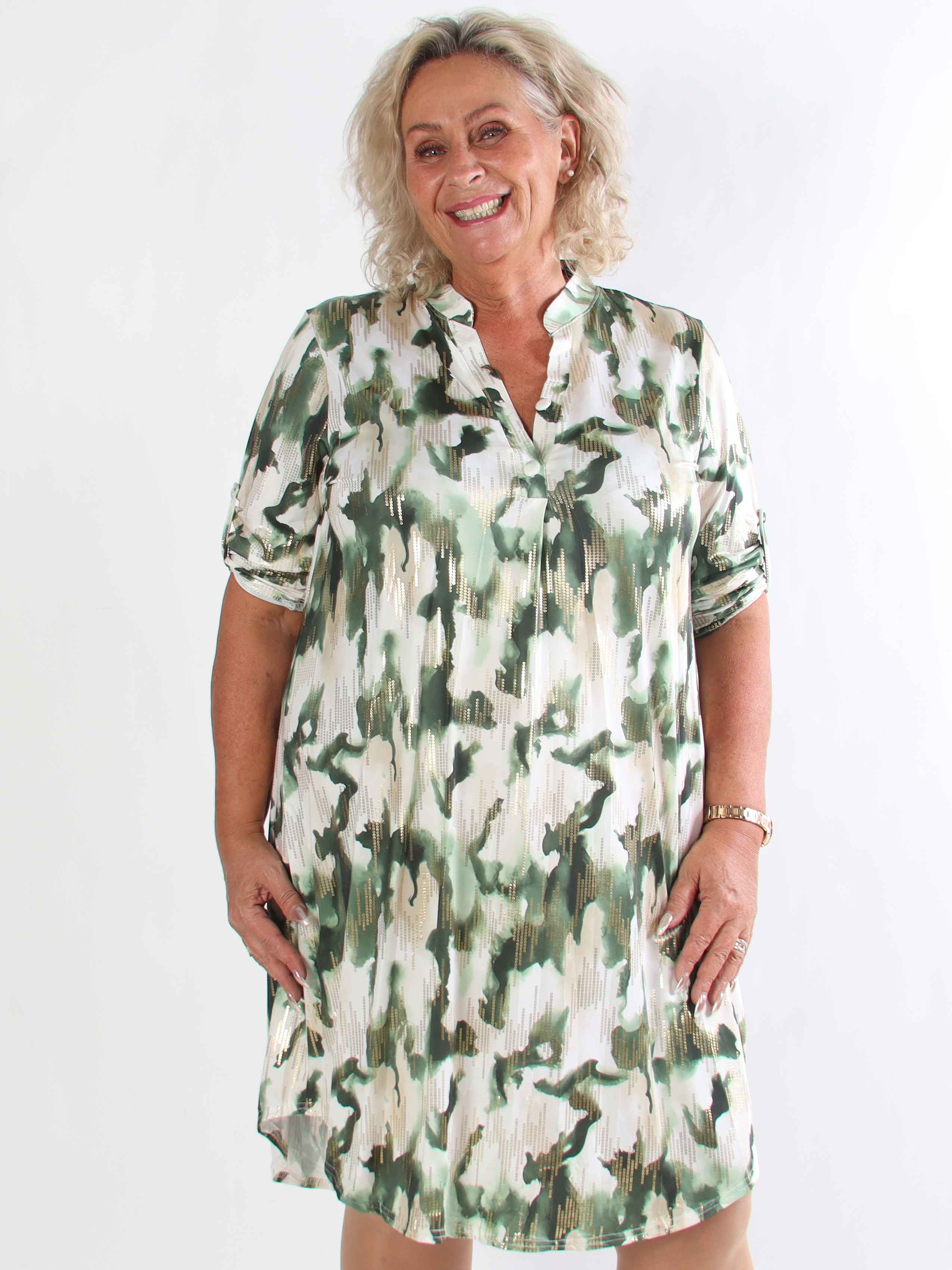 Ebba Batik Long - Elastisk flerfärgad plus size klänning med gulddetaljer