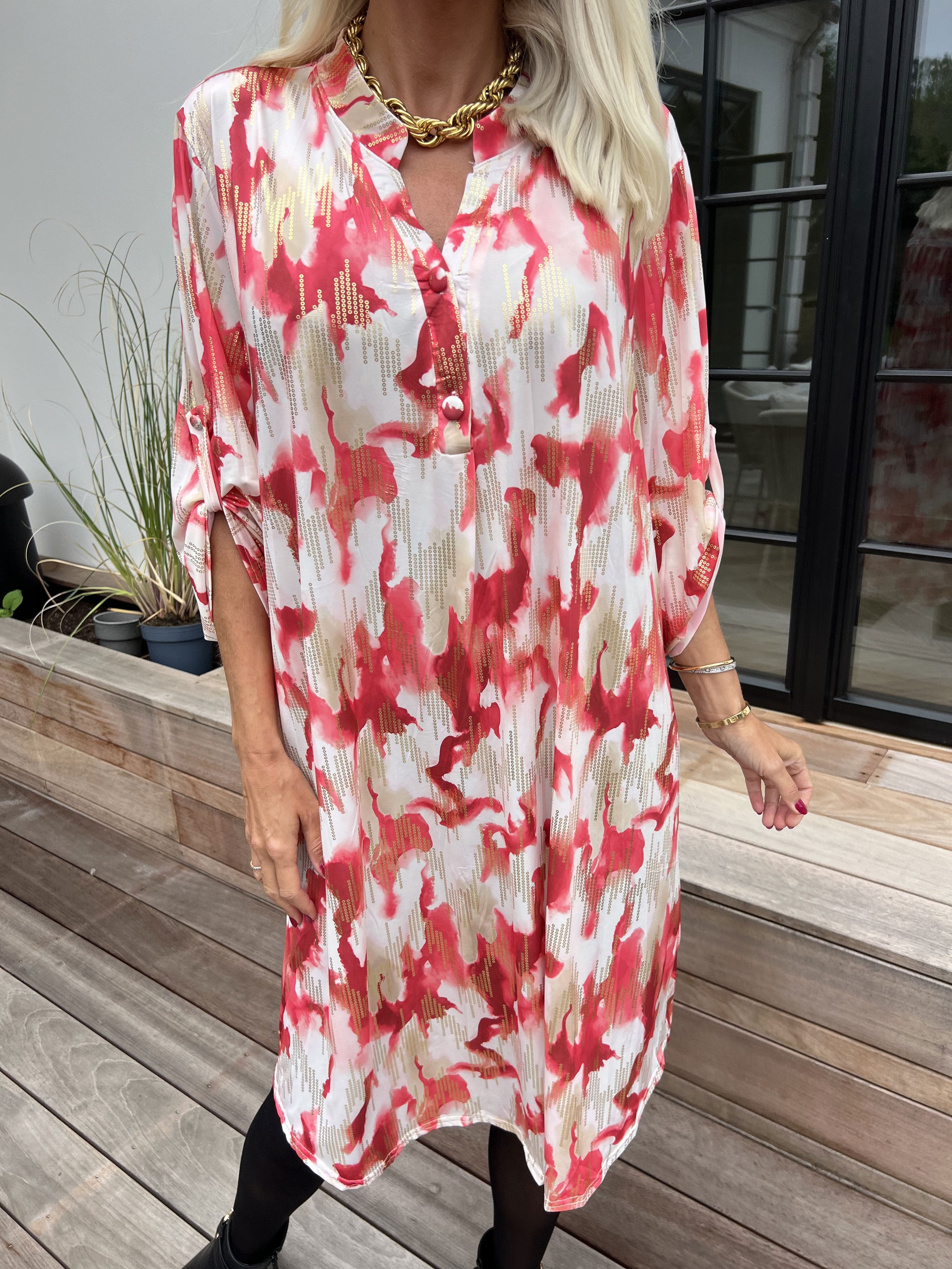 Ebba Batik Long - Elastisk flerfärgad klänning med gulddetaljer