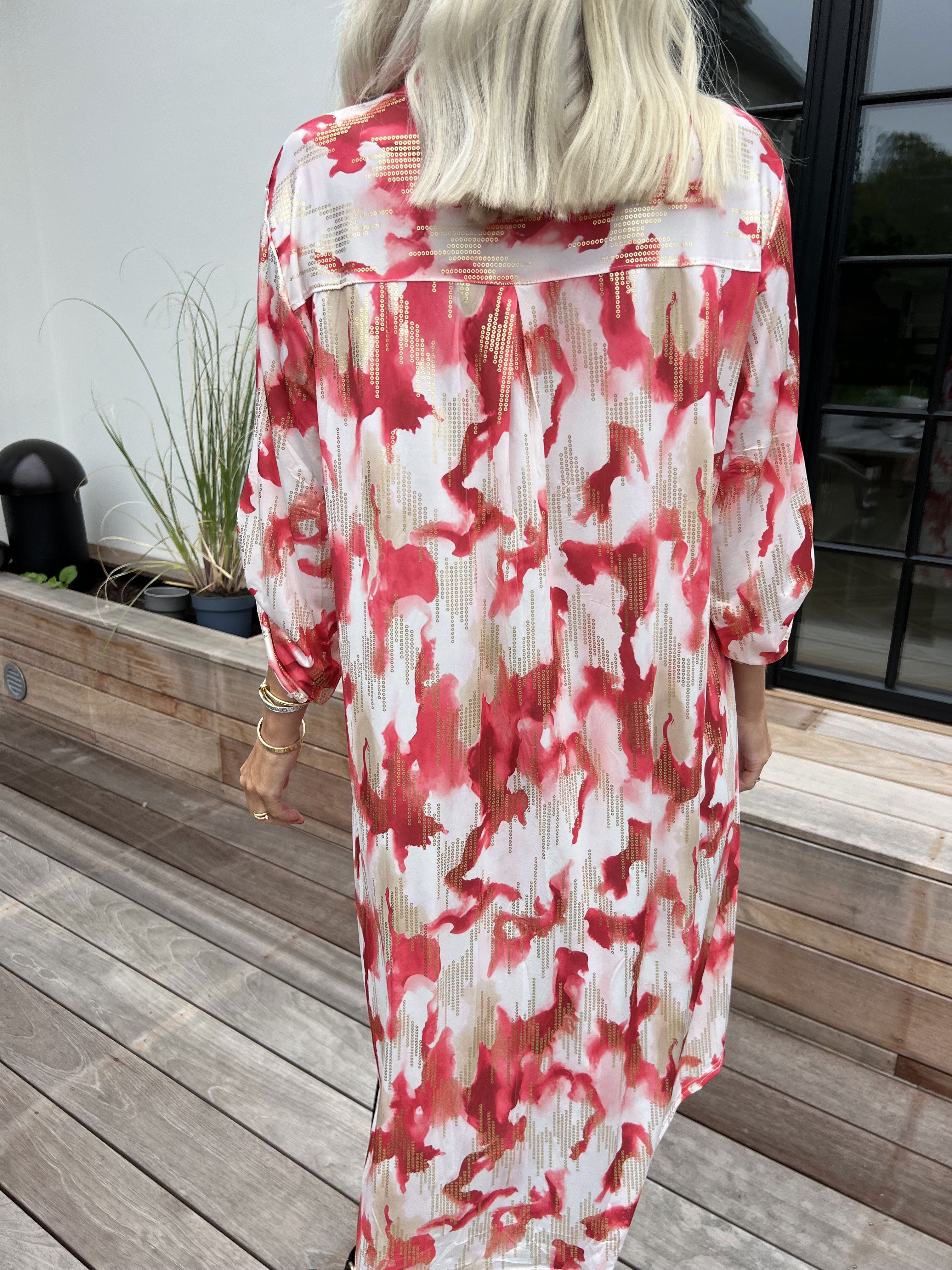 Ebba Batik Long - Elastisk flerfärgad klänning med gulddetaljer