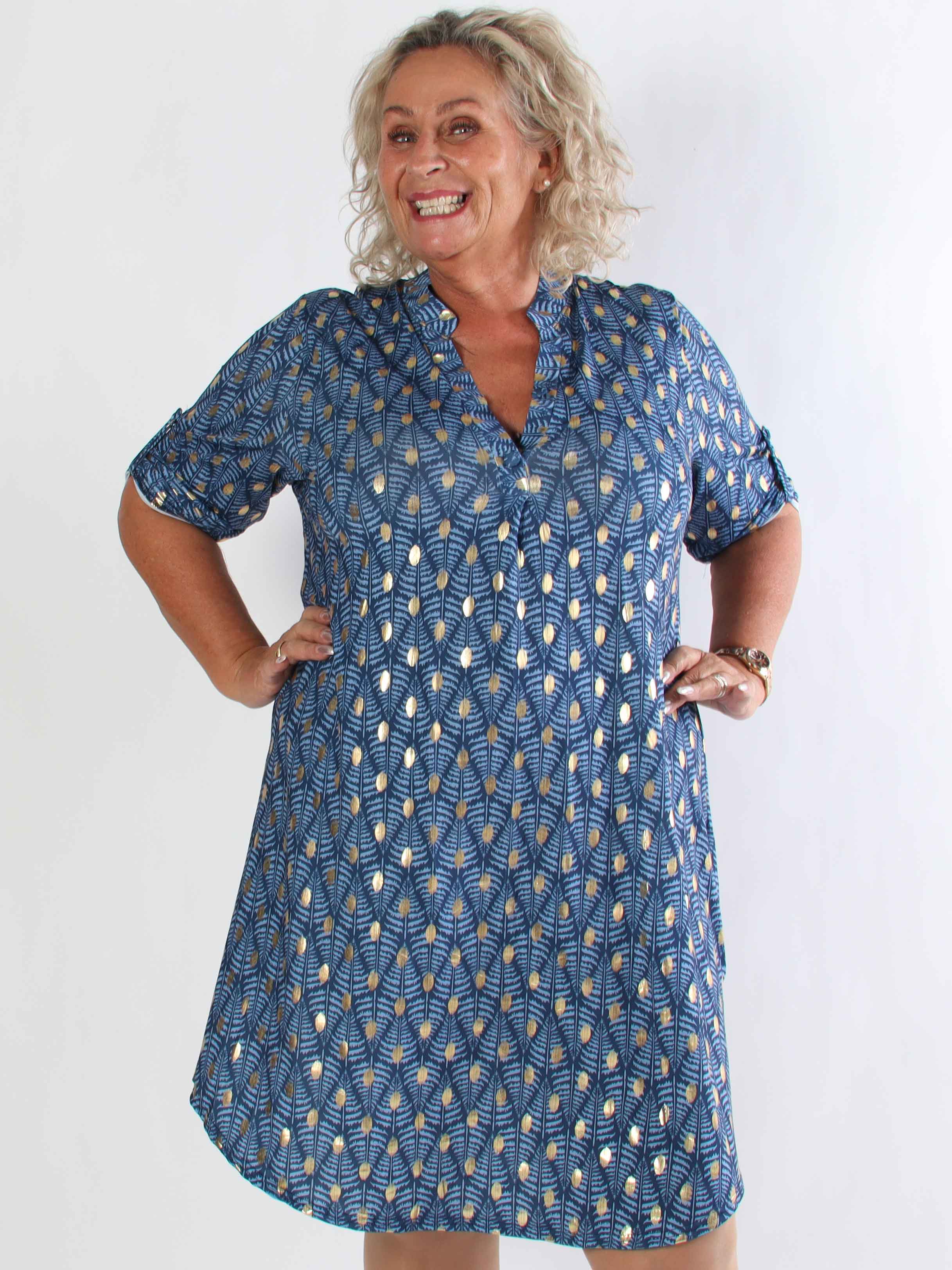 Ebba Forest Gold Long - Plus size klänning med fint bladmönster och guldprickar