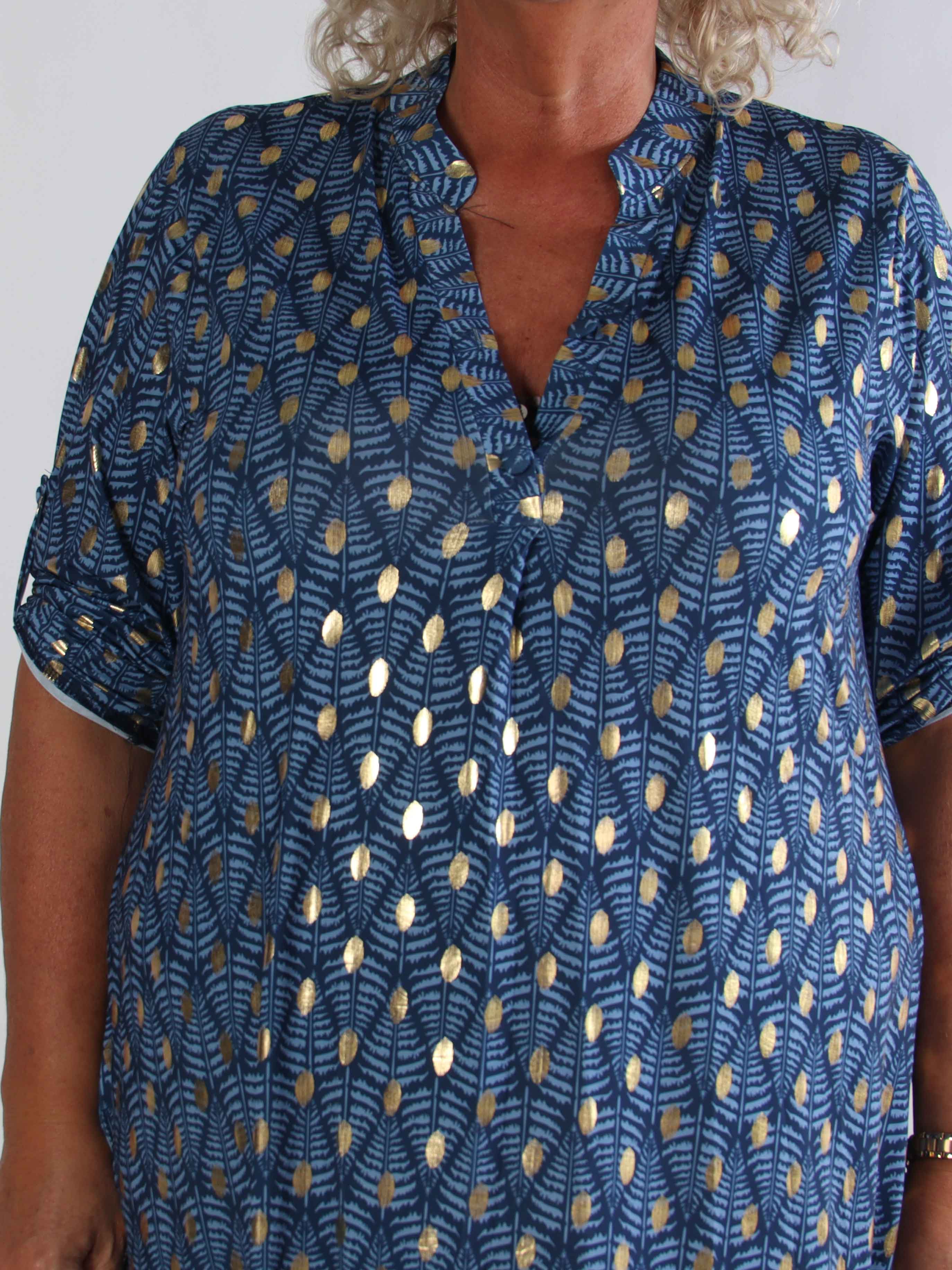 Ebba Forest Gold Long - Plus size klänning med fint bladmönster och guldprickar