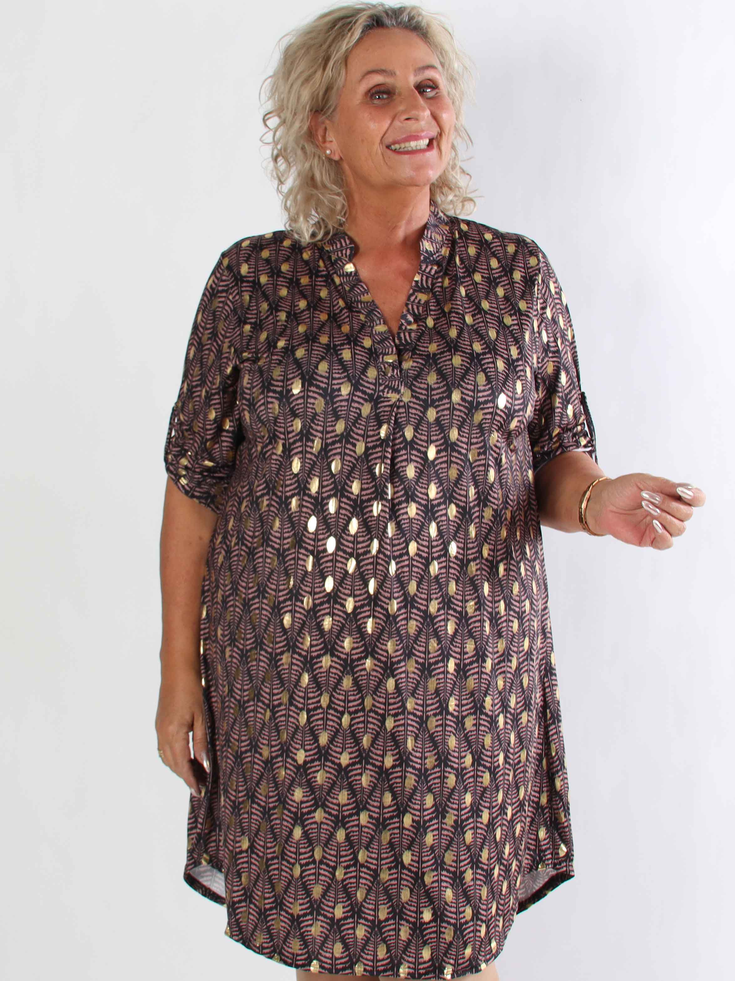 Ebba Forest Gold Long - Plus size klänning med fint bladmönster och guldprickar