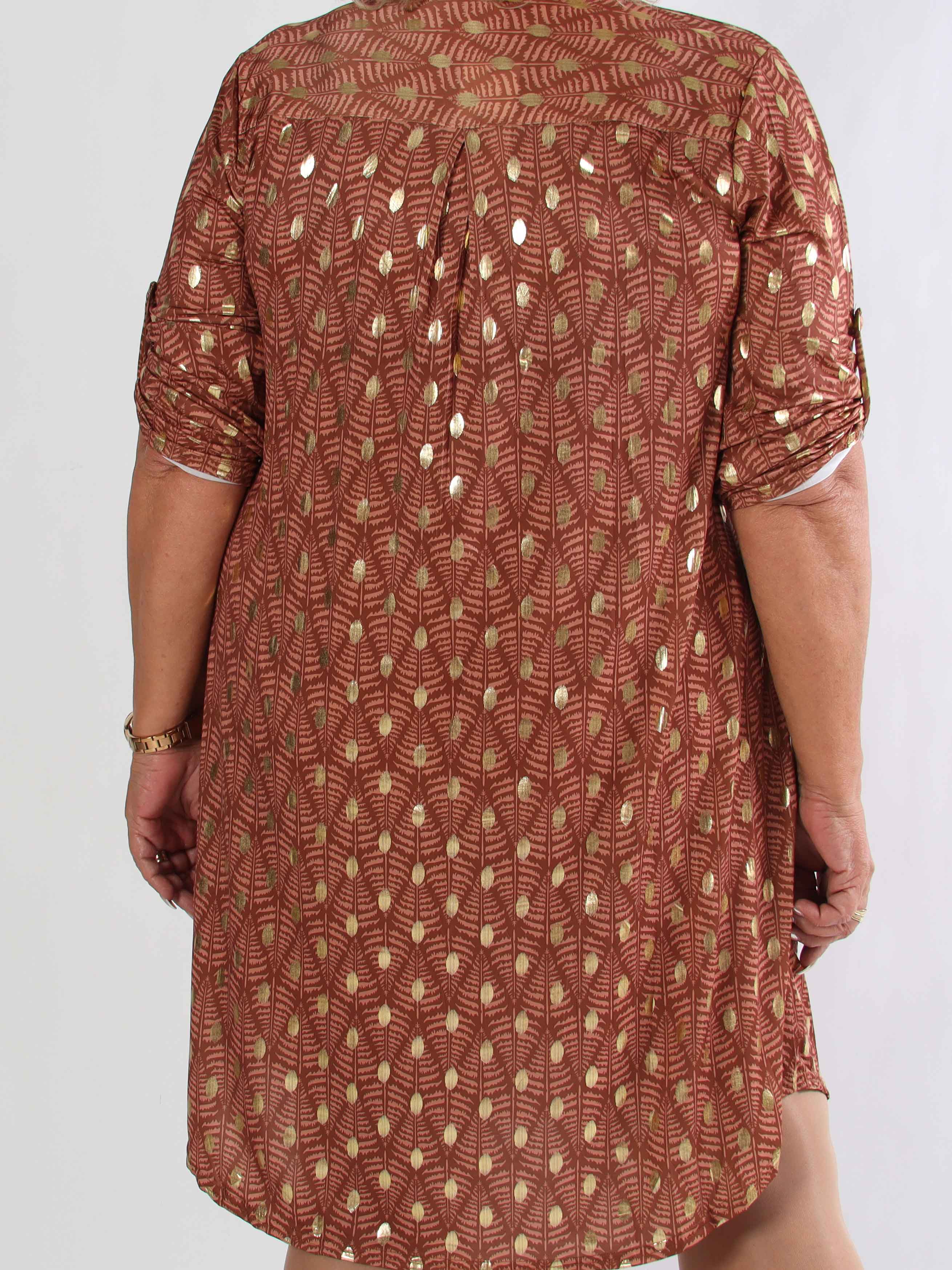 Ebba Forest Gold Long - Plus size klänning med fint bladmönster och guldprickar