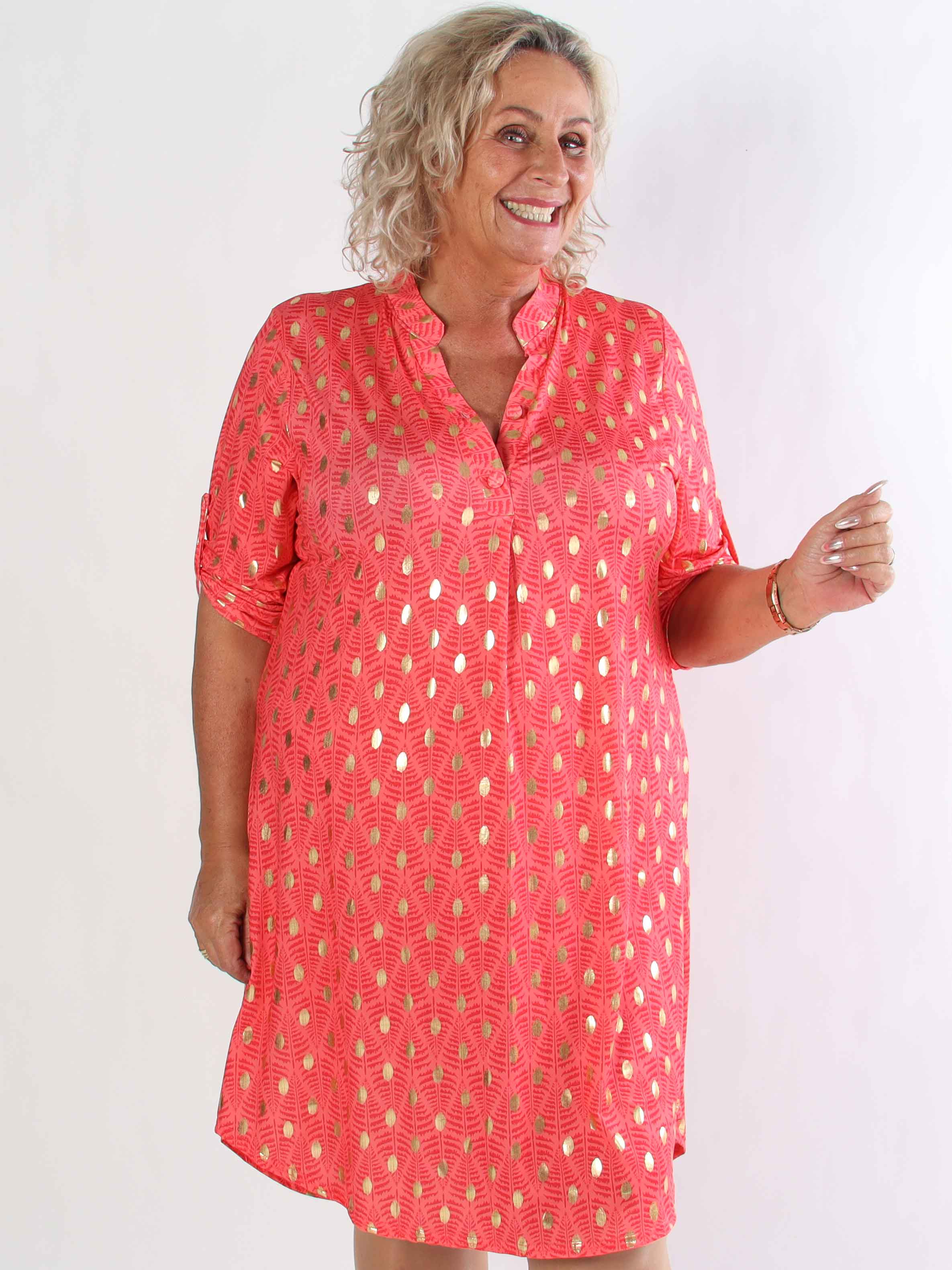 Ebba Forest Gold Long - Plus size klänning med fint bladmönster och guldprickar