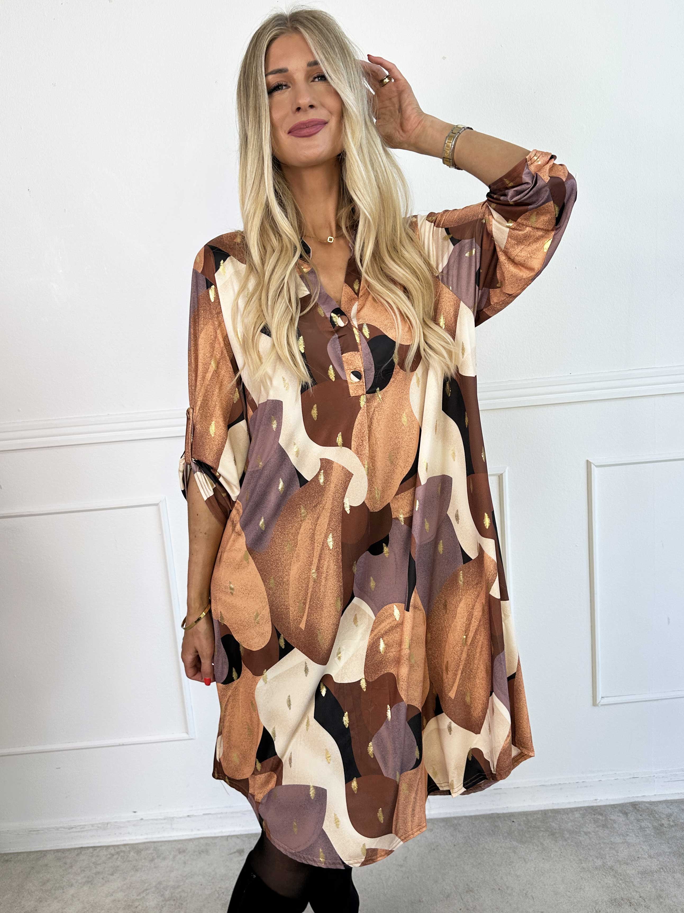 Ebba Glow Gold - Flerfärgad elastisk klänning med gulddetaljer