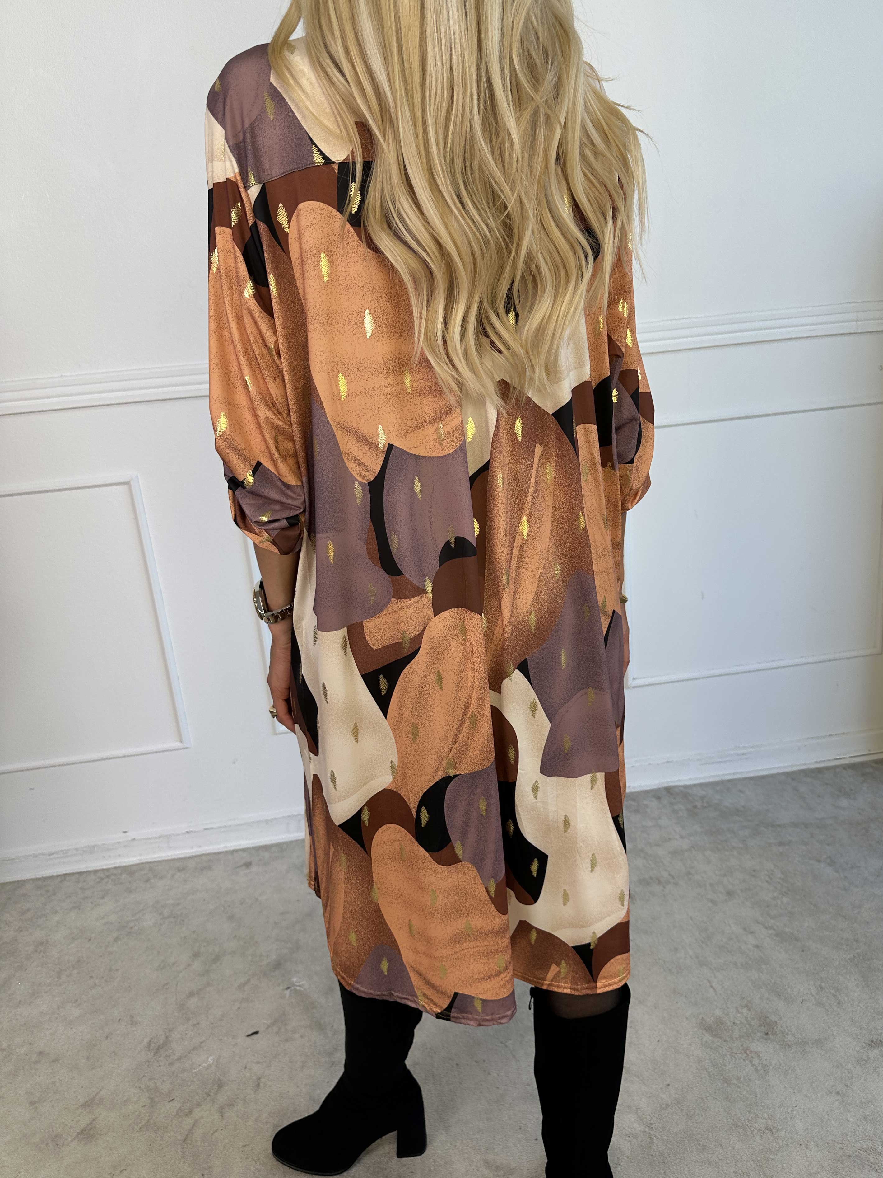 Ebba Glow Gold - Flerfärgad elastisk klänning med gulddetaljer