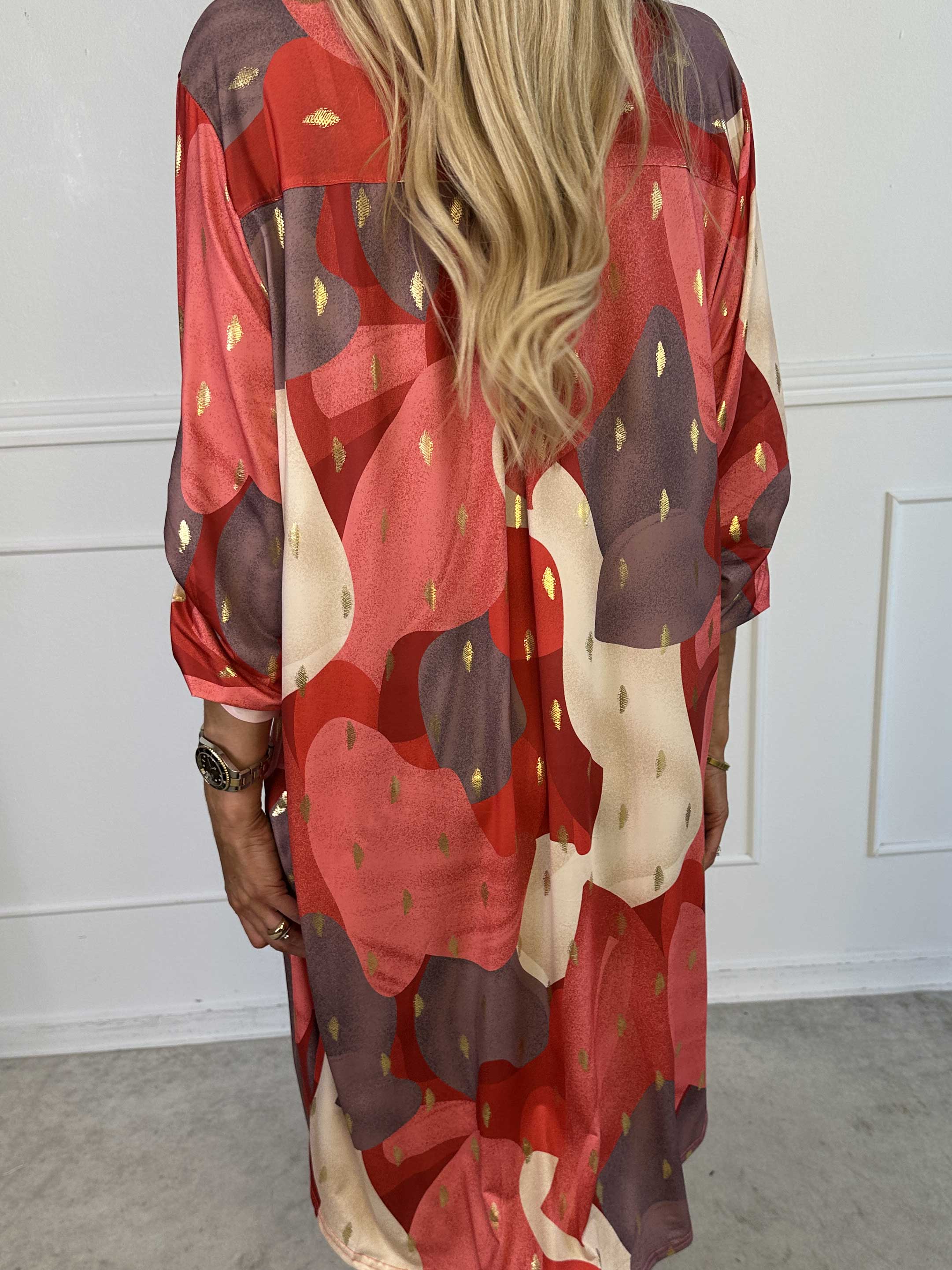 Ebba Glow Gold - Flerfärgad elastisk klänning med gulddetaljer