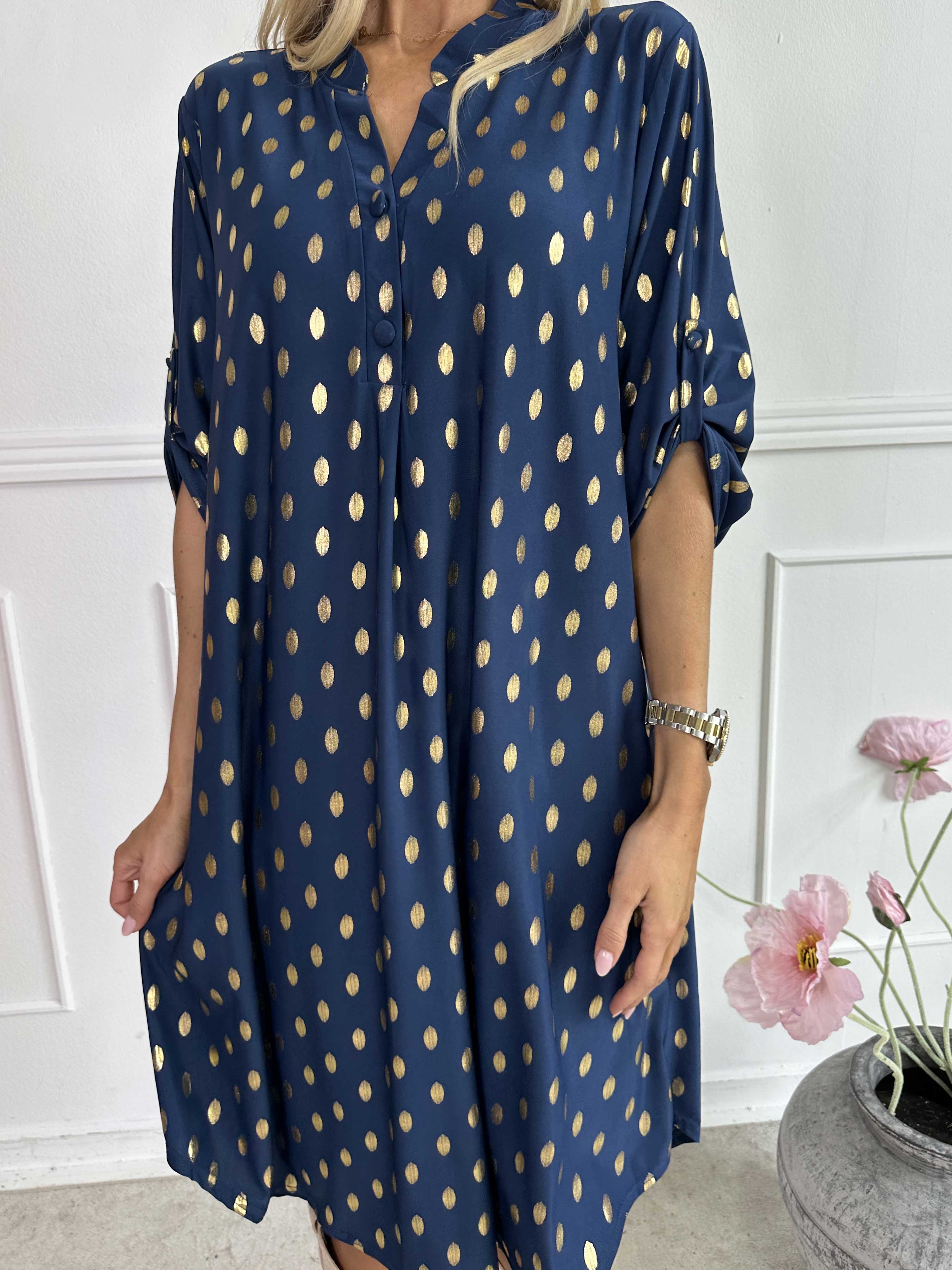 Ebba Gold Long - Elastisk klänning med guldprickar