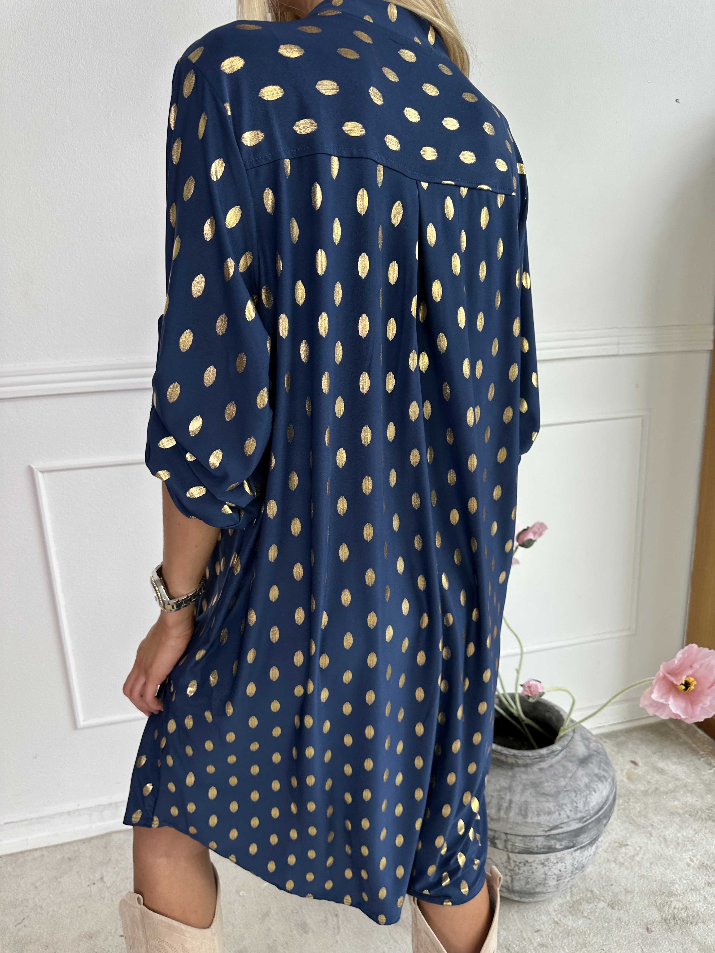 Ebba Gold Long - Elastisk klänning med guldprickar