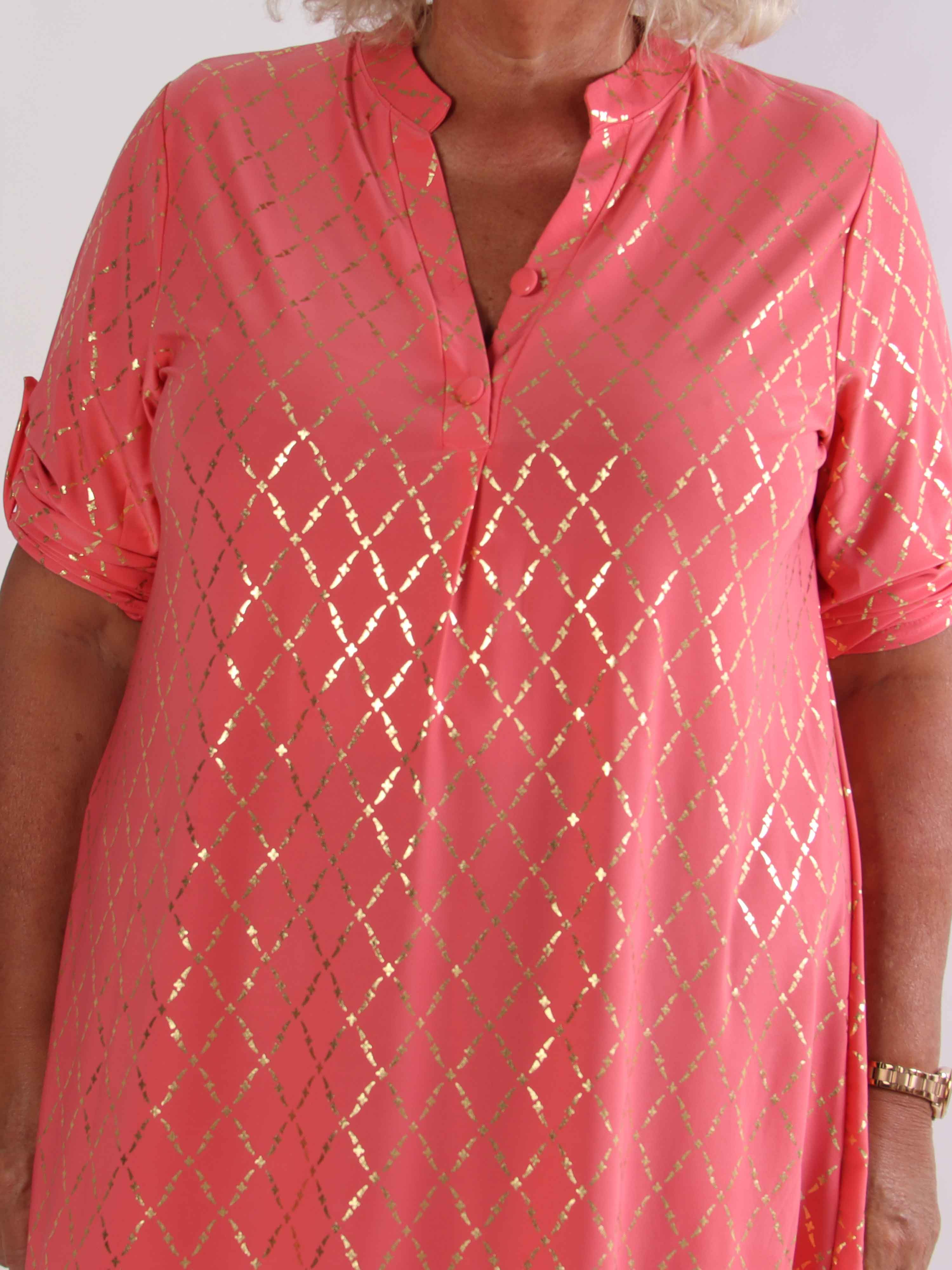 Ebba Gold Check Long - Elastisk plus size klänning med gulddetaljer