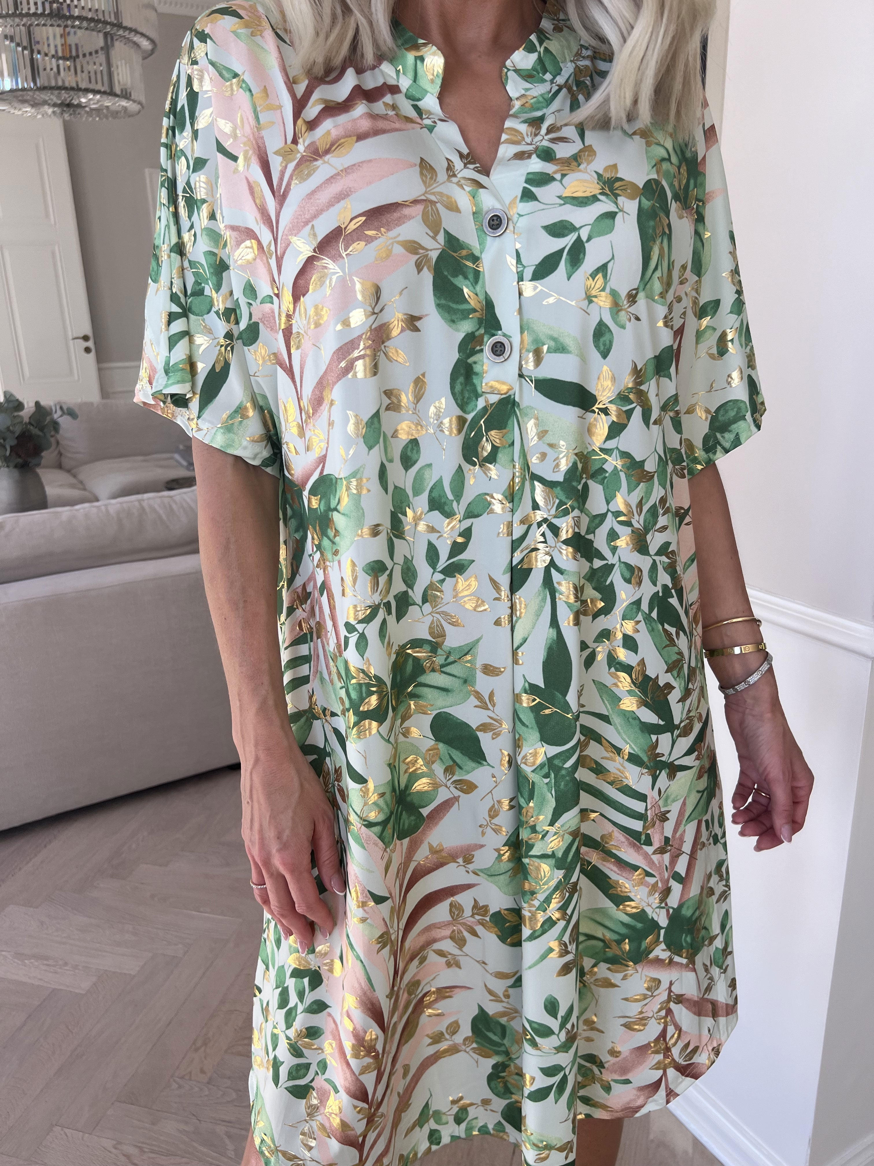 Ebba Gold Leaf Sleeveless - Skjortklänning i stretchigt tyg med bladtryck