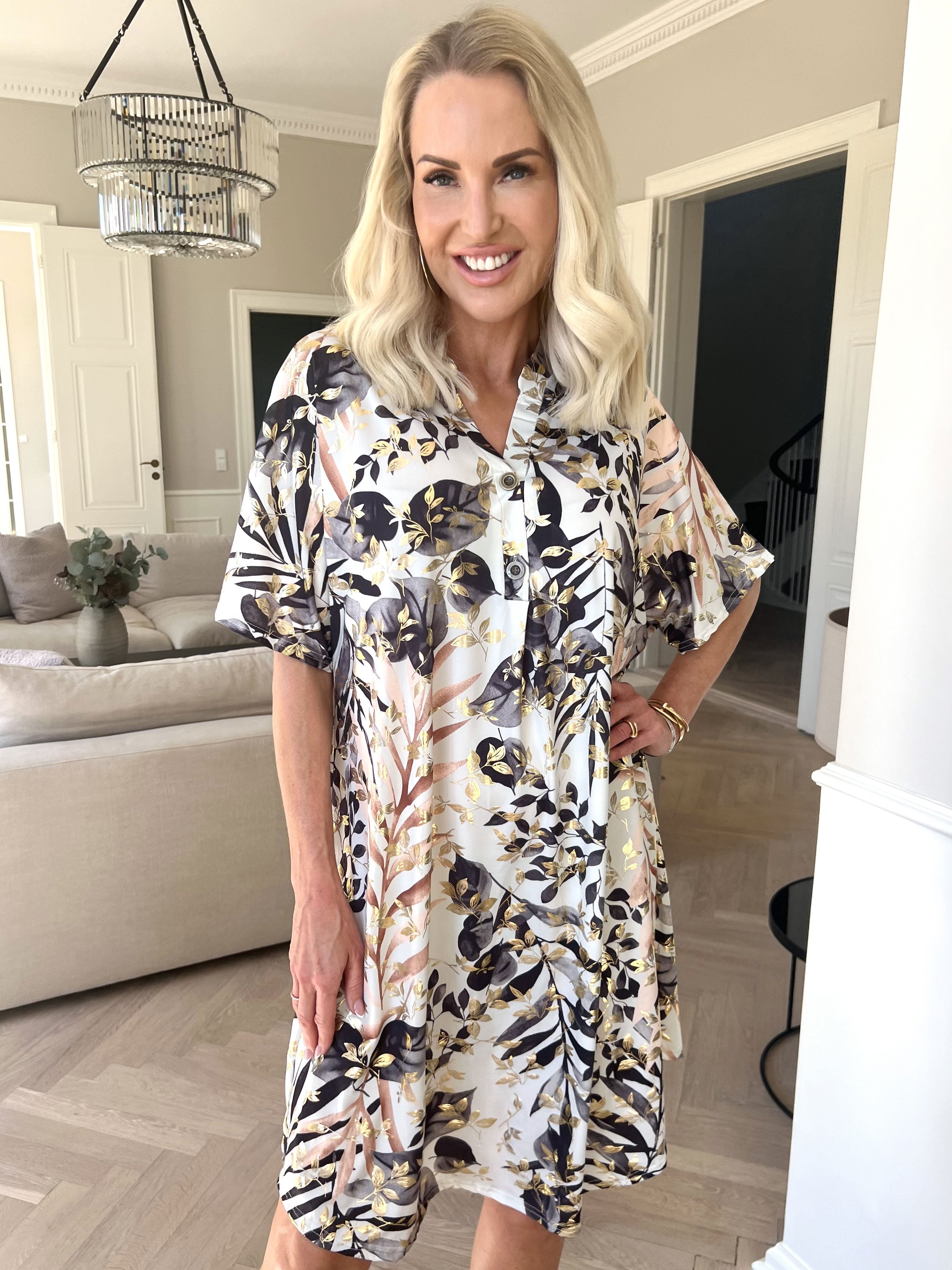 Ebba Gold Leaf Sleeveless - Skjortklänning i stretchigt tyg med bladtryck