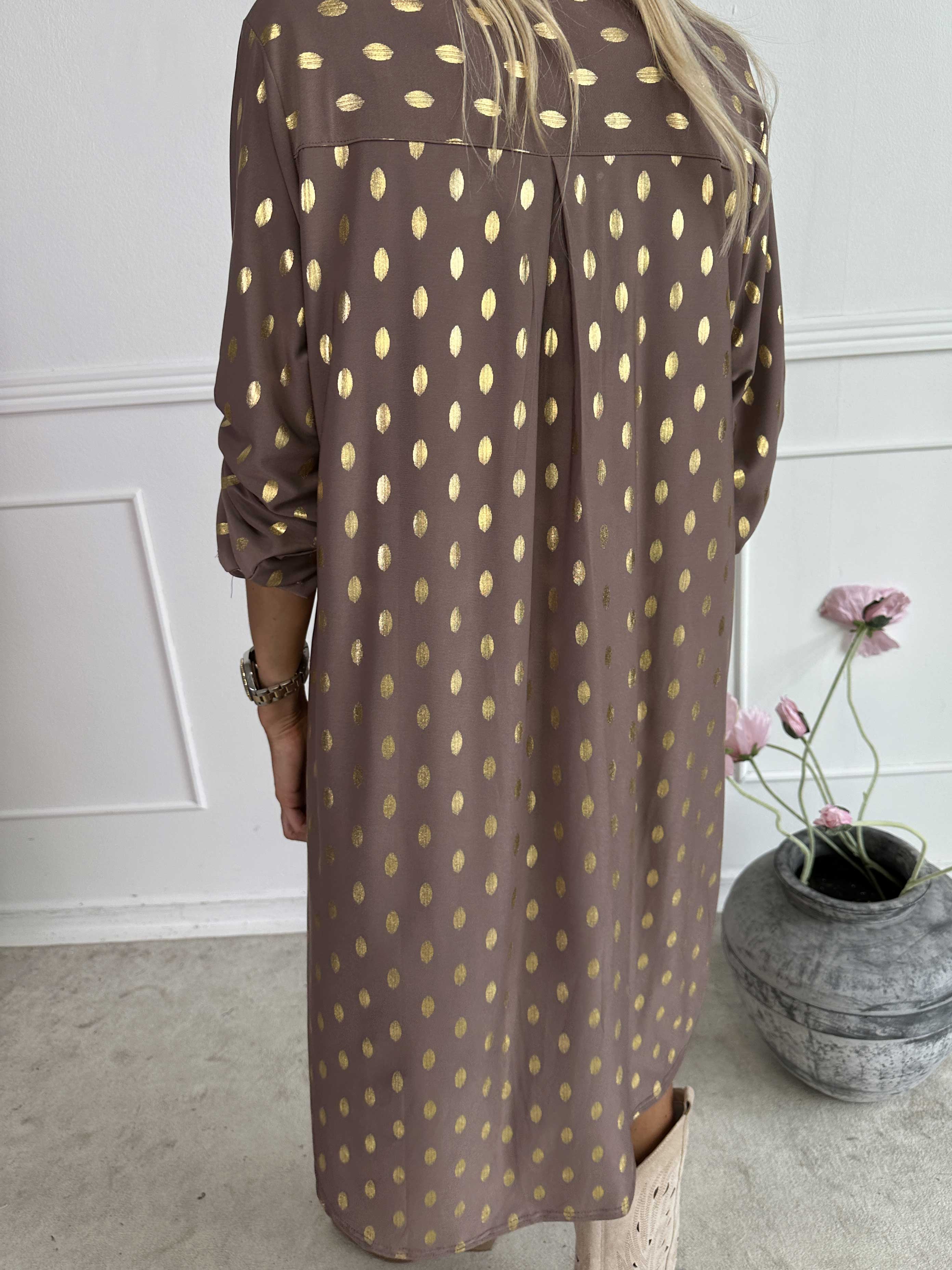 Ebba Gold Long - Elastisk klänning med guldprickar