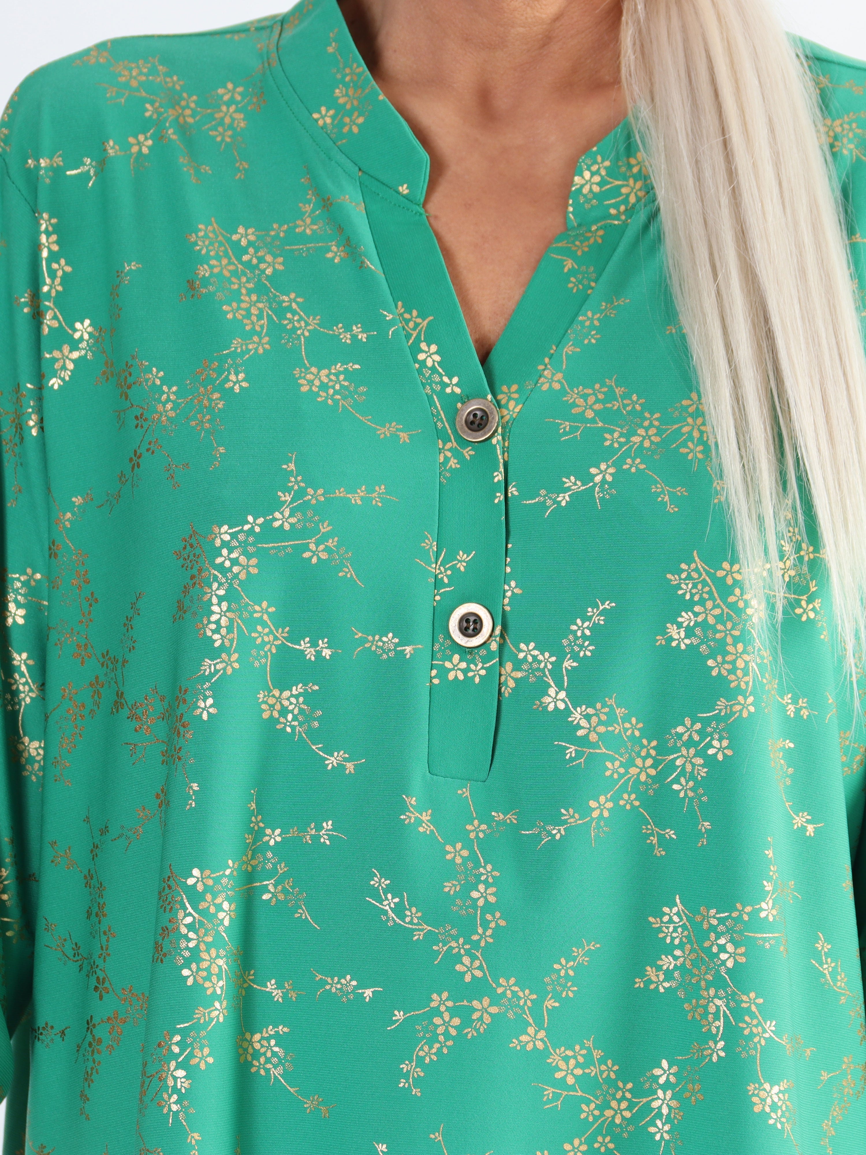 Ebba Gold - Söt plus size-blus i stretchigt tyg med gulddetaljer