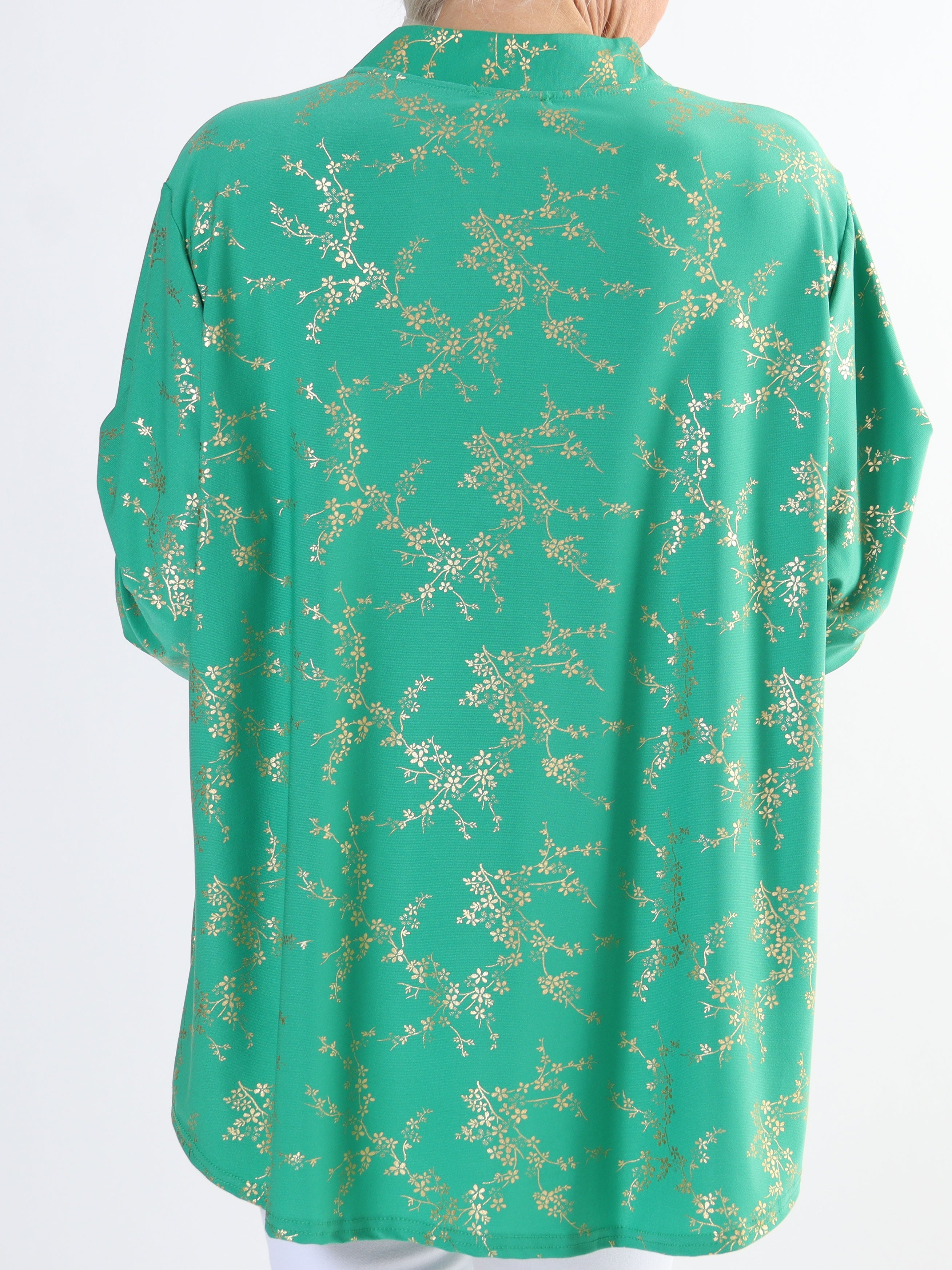 Ebba Gold - Söt plus size-blus i stretchigt tyg med gulddetaljer