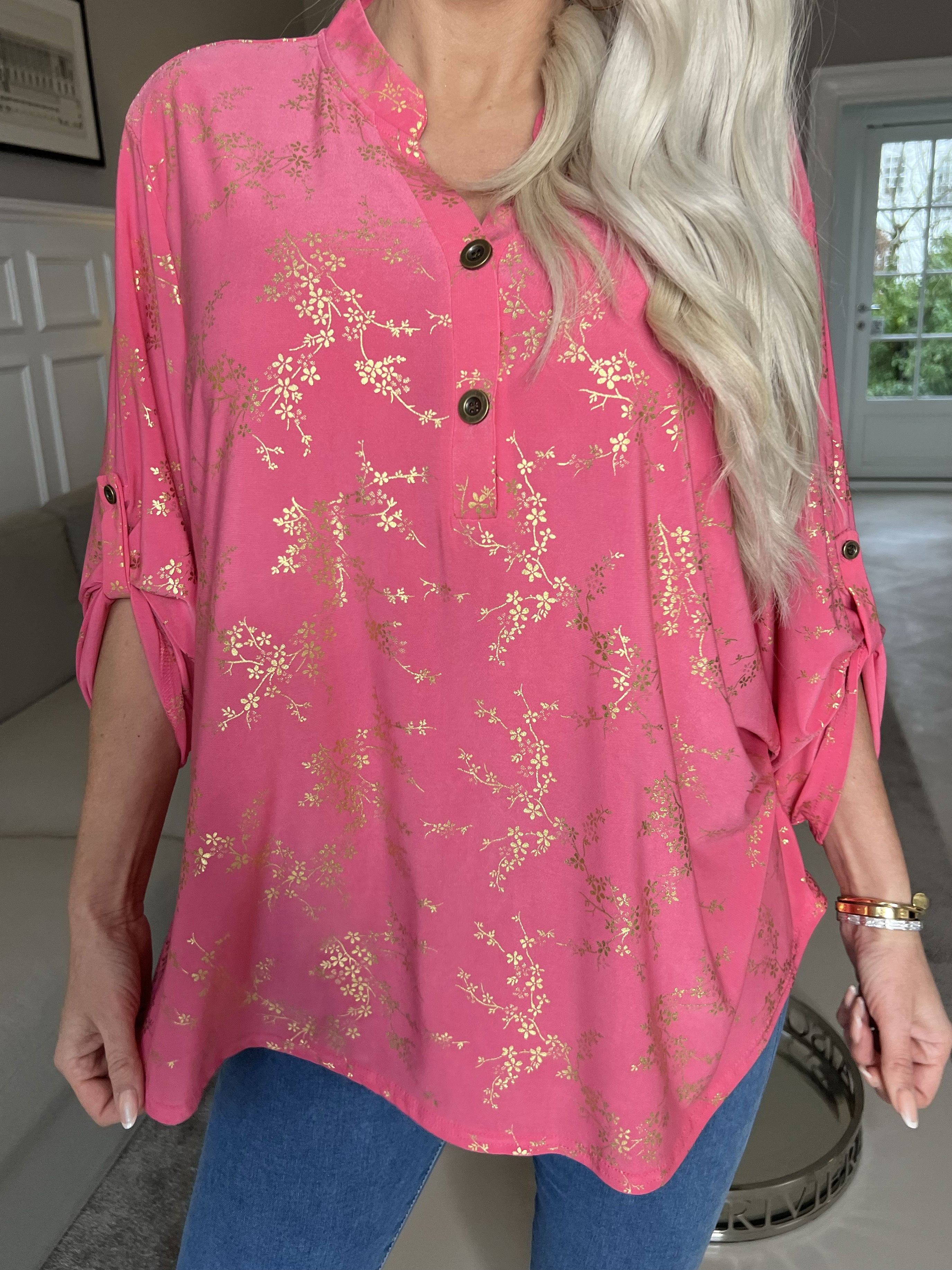 Ebba Gold - Söt blus i stretchigt tyg med gulddetaljer