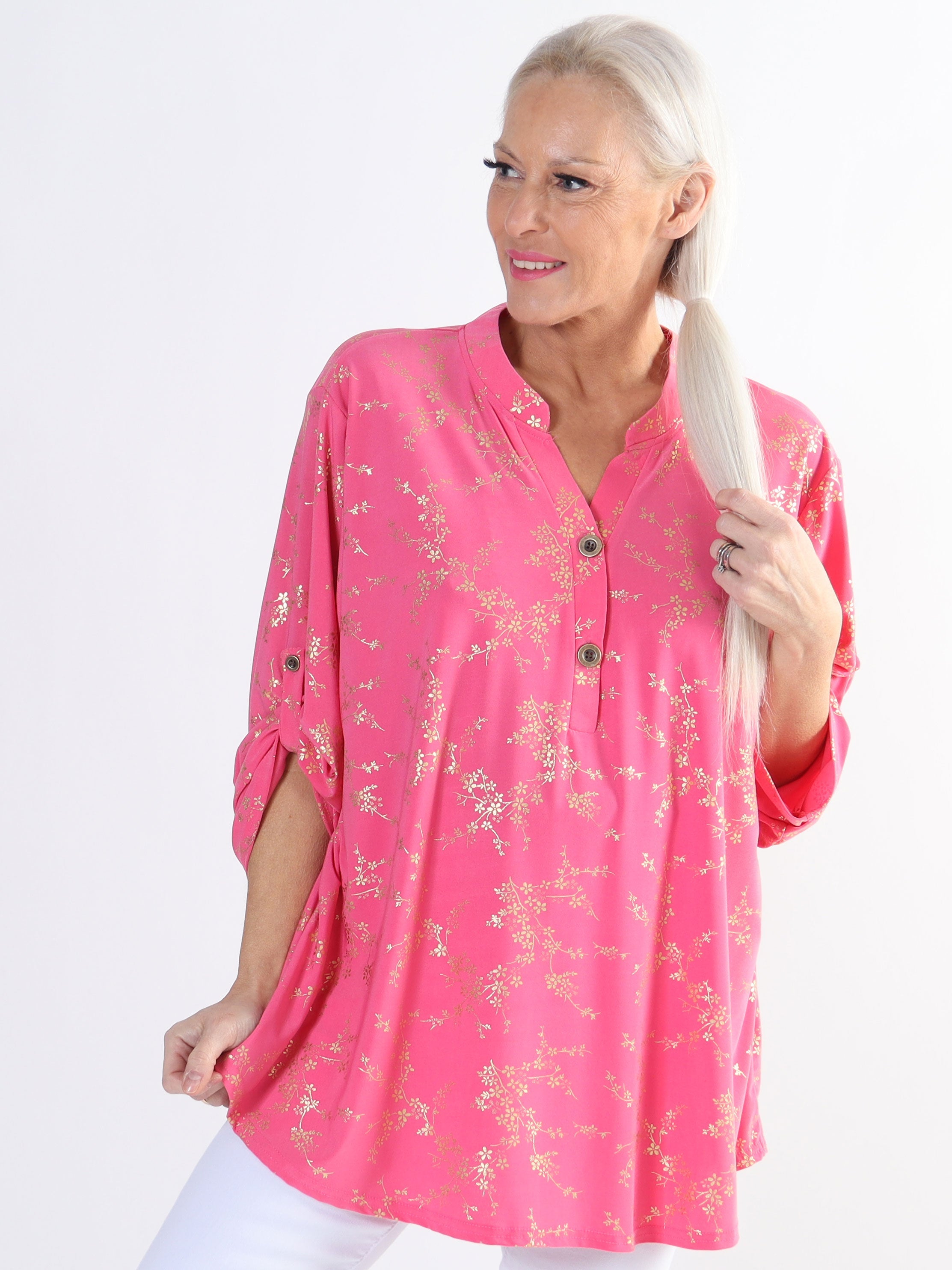 Ebba Gold - Söt plus size-blus i stretchigt tyg med gulddetaljer