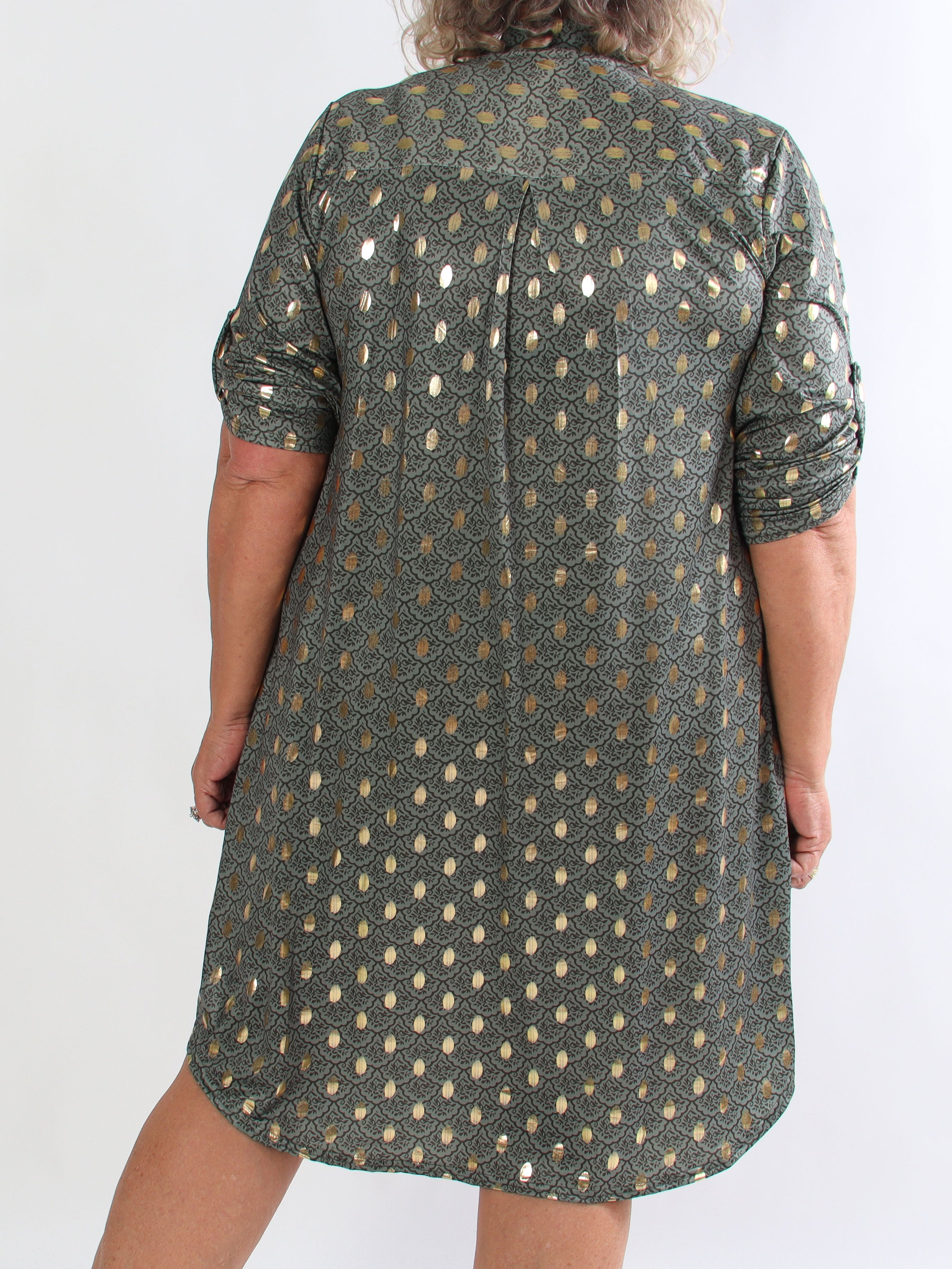 Ebba Marrakech - Elastisk plus size kjole med fint mønster og guld dutter