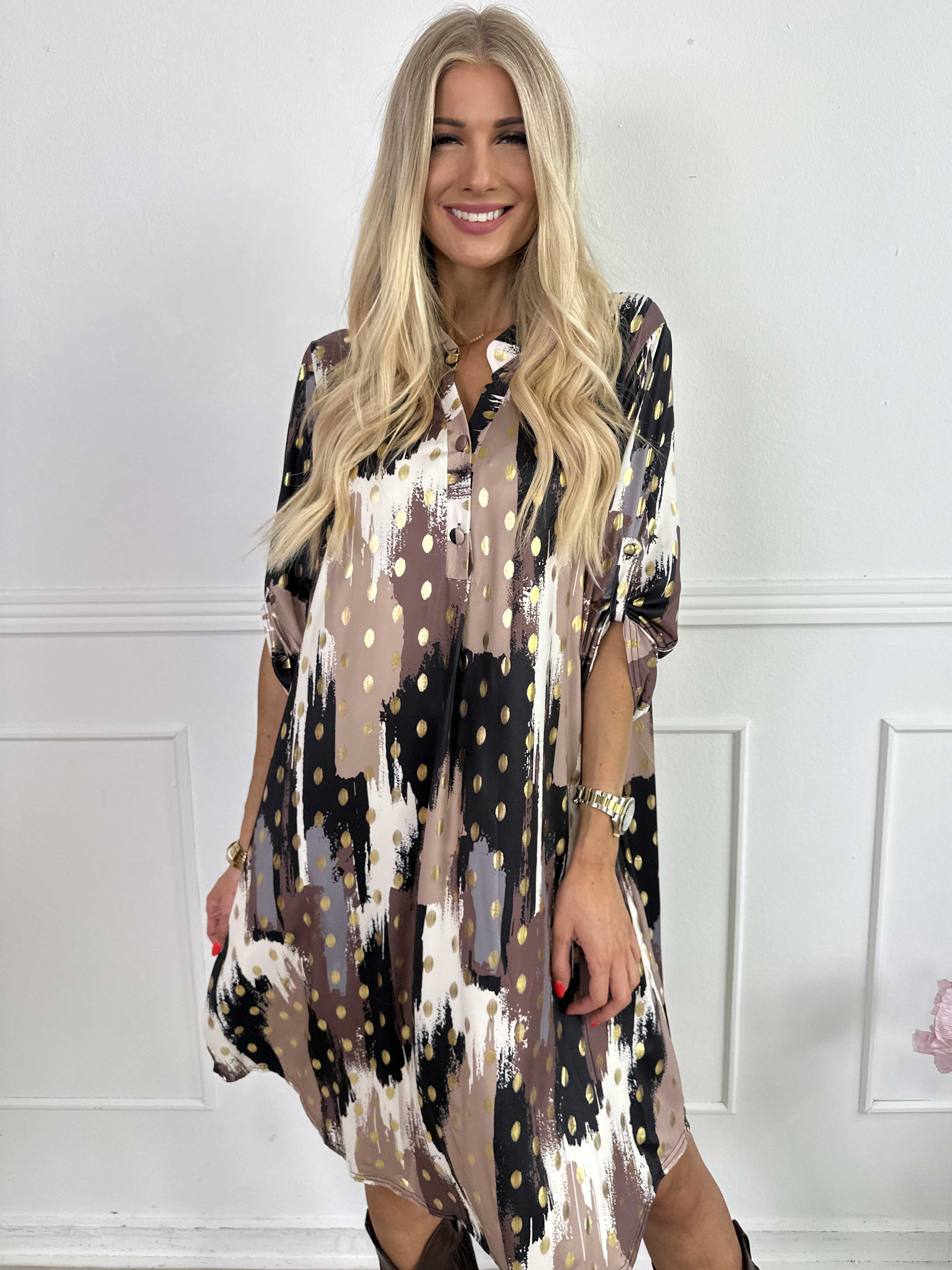 Ebba Paint Long - Elastisk flerfärgad klänning med guldprickar